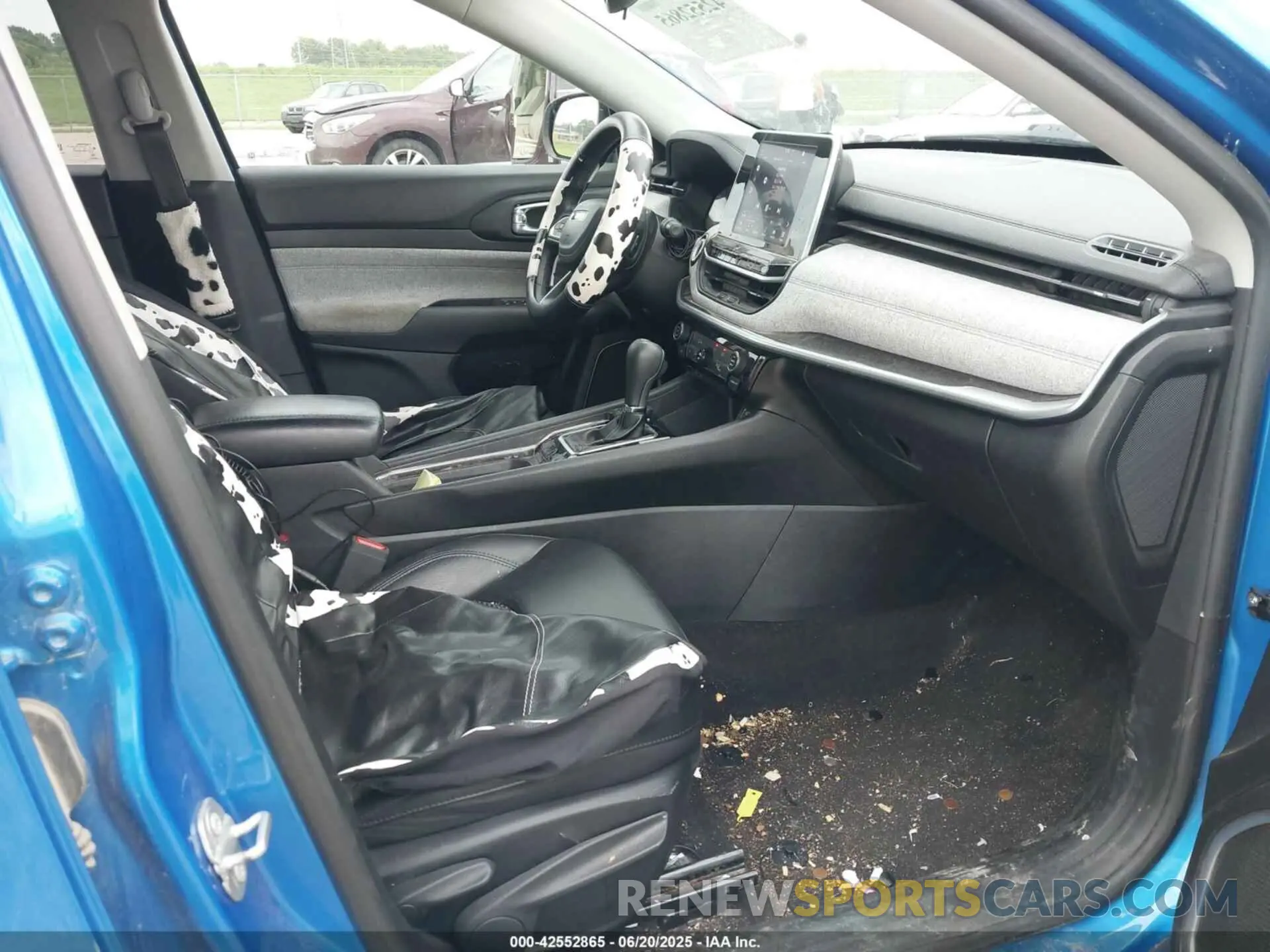 5 Photograph of a damaged car 3C4NJCBB4NT112832 JEEP COMPASS 2022