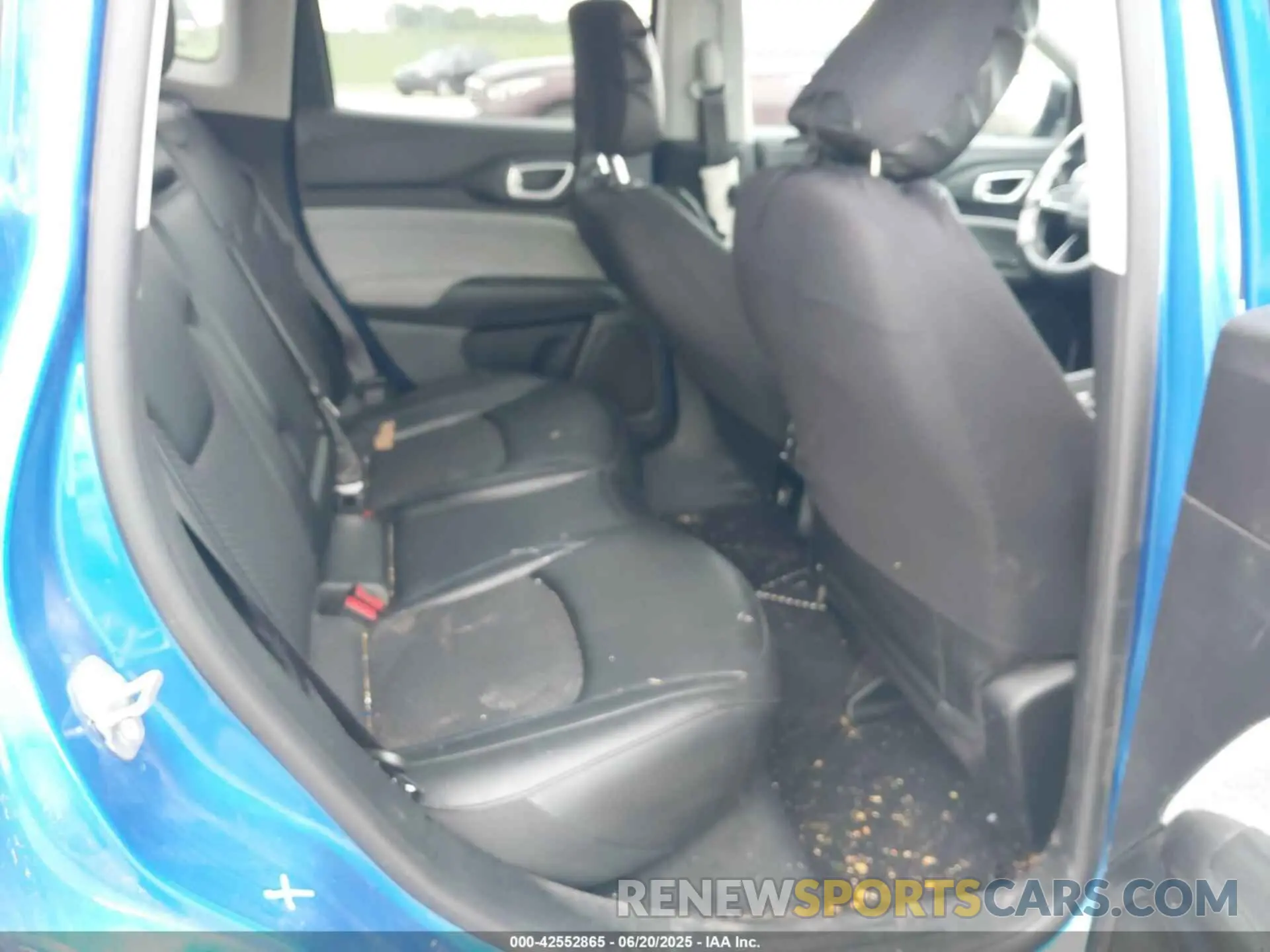 8 Photograph of a damaged car 3C4NJCBB4NT112832 JEEP COMPASS 2022