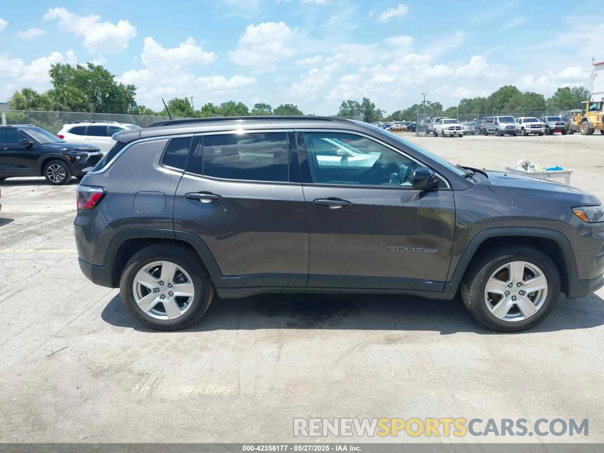 12 Photograph of a damaged car 3C4NJCBB4NT137245 JEEP COMPASS 2022