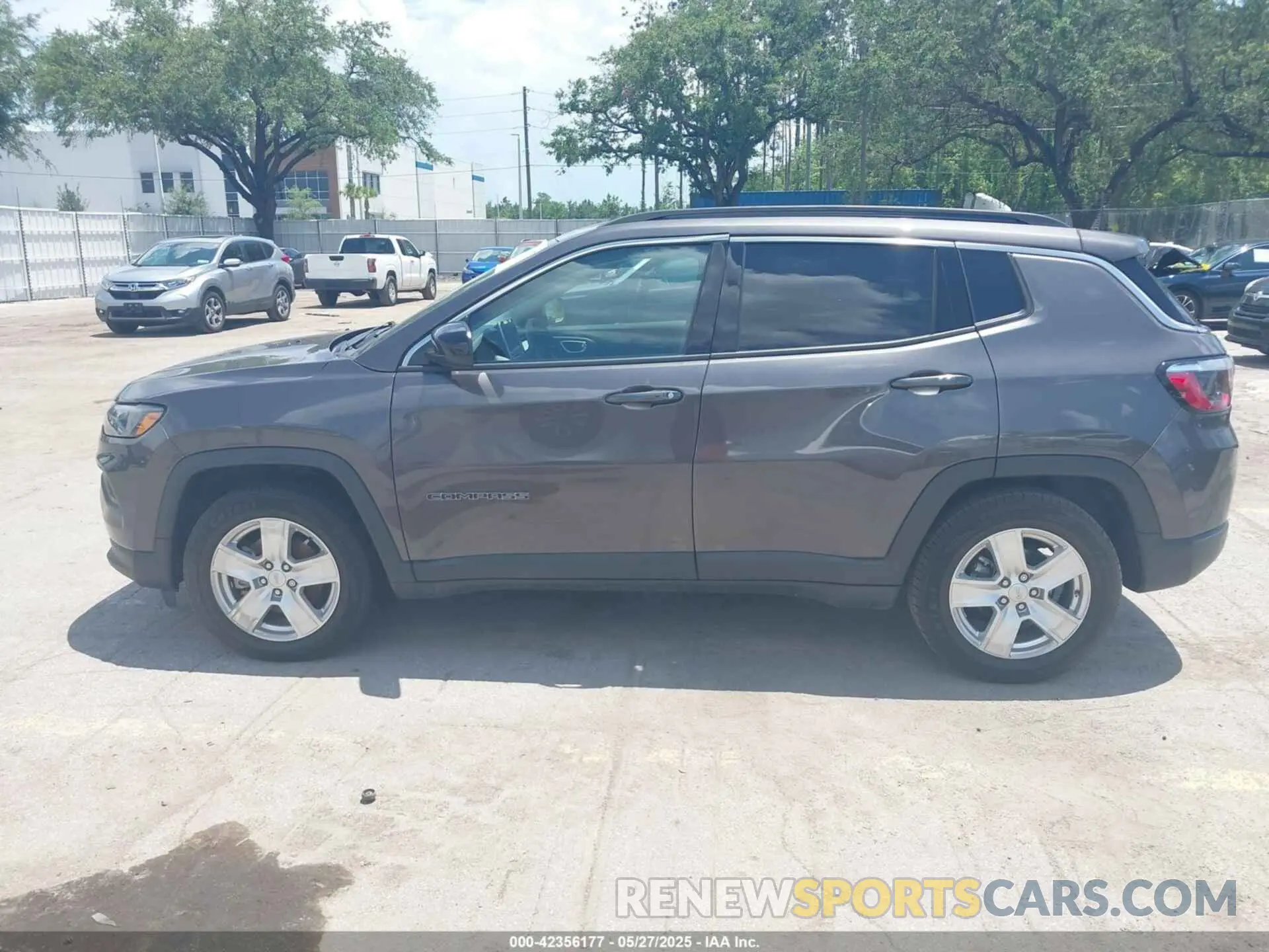 13 Photograph of a damaged car 3C4NJCBB4NT137245 JEEP COMPASS 2022