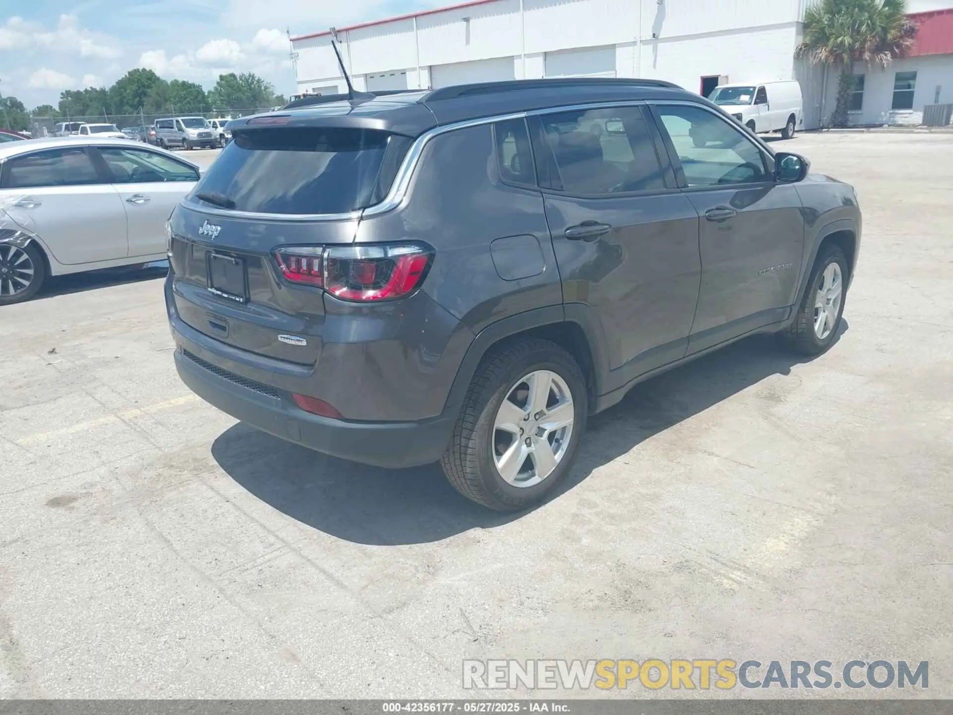 4 Photograph of a damaged car 3C4NJCBB4NT137245 JEEP COMPASS 2022