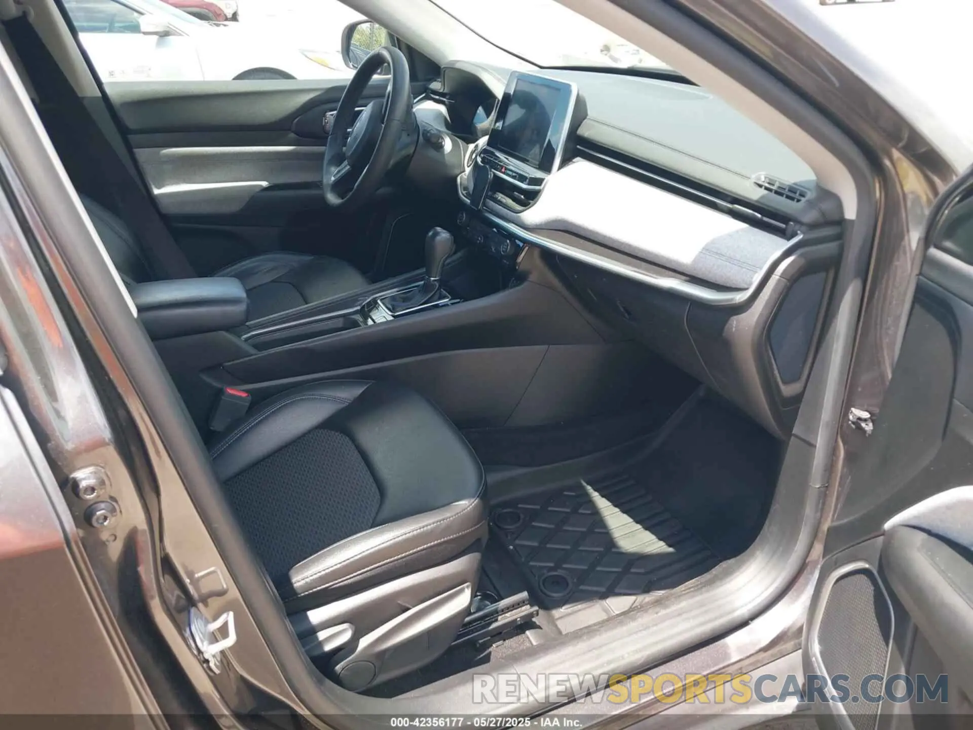 5 Photograph of a damaged car 3C4NJCBB4NT137245 JEEP COMPASS 2022