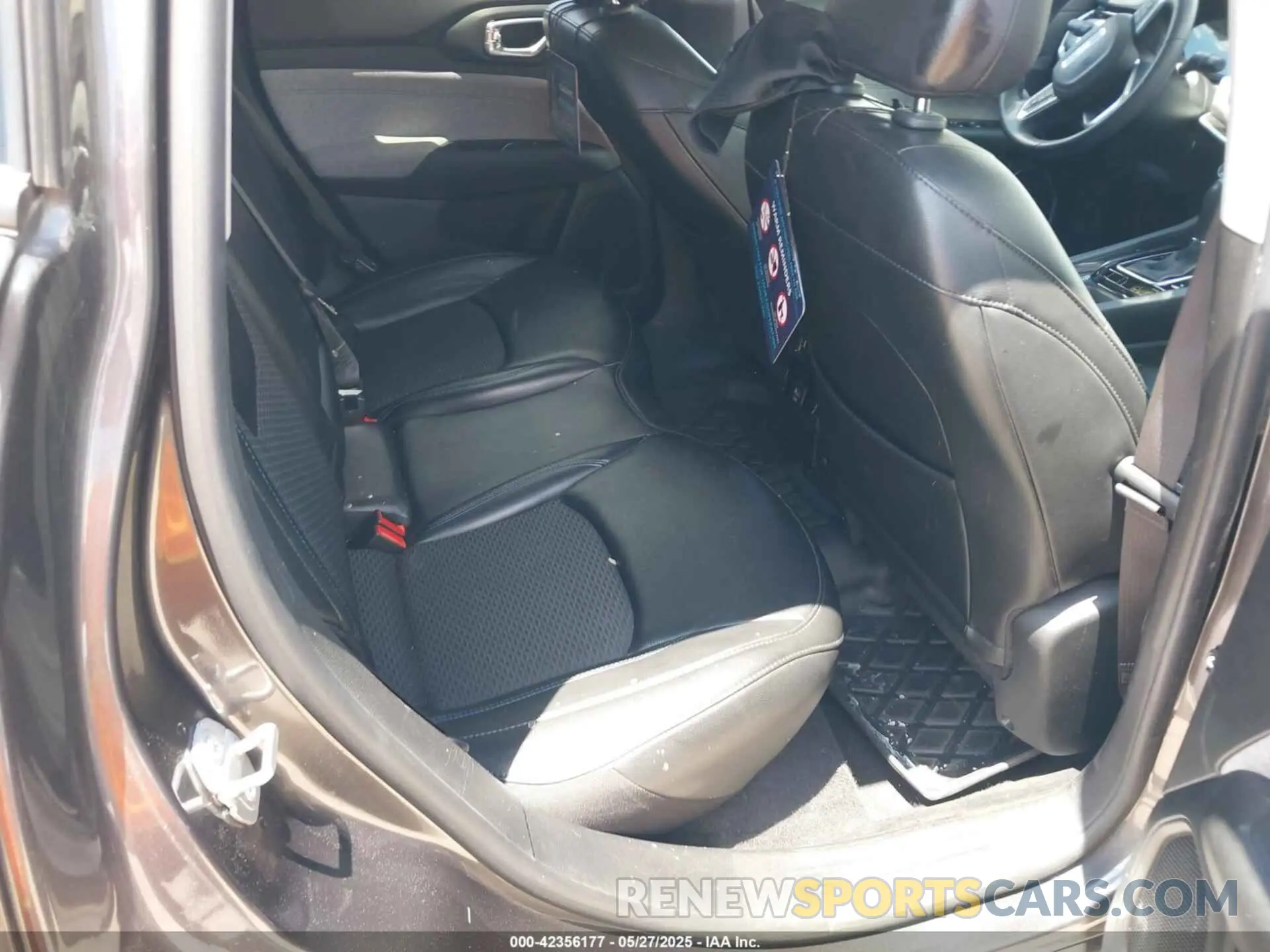 8 Photograph of a damaged car 3C4NJCBB4NT137245 JEEP COMPASS 2022