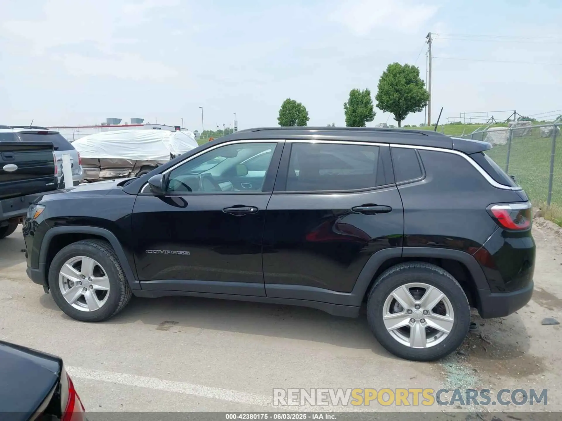 14 Photograph of a damaged car 3C4NJCBB4NT139111 JEEP COMPASS 2022