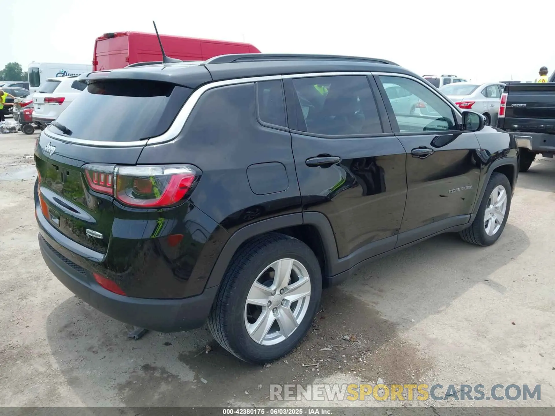 4 Photograph of a damaged car 3C4NJCBB4NT139111 JEEP COMPASS 2022
