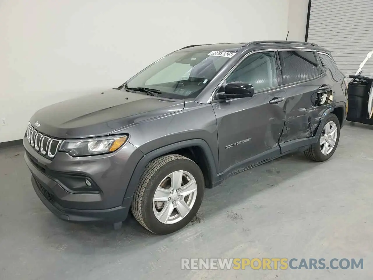 1 Photograph of a damaged car 3C4NJCBB4NT213742 JEEP COMPASS 2022