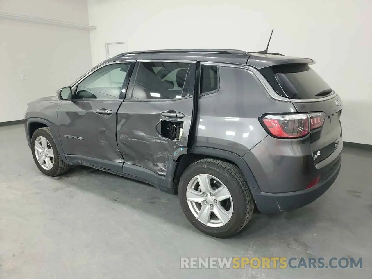 2 Photograph of a damaged car 3C4NJCBB4NT213742 JEEP COMPASS 2022