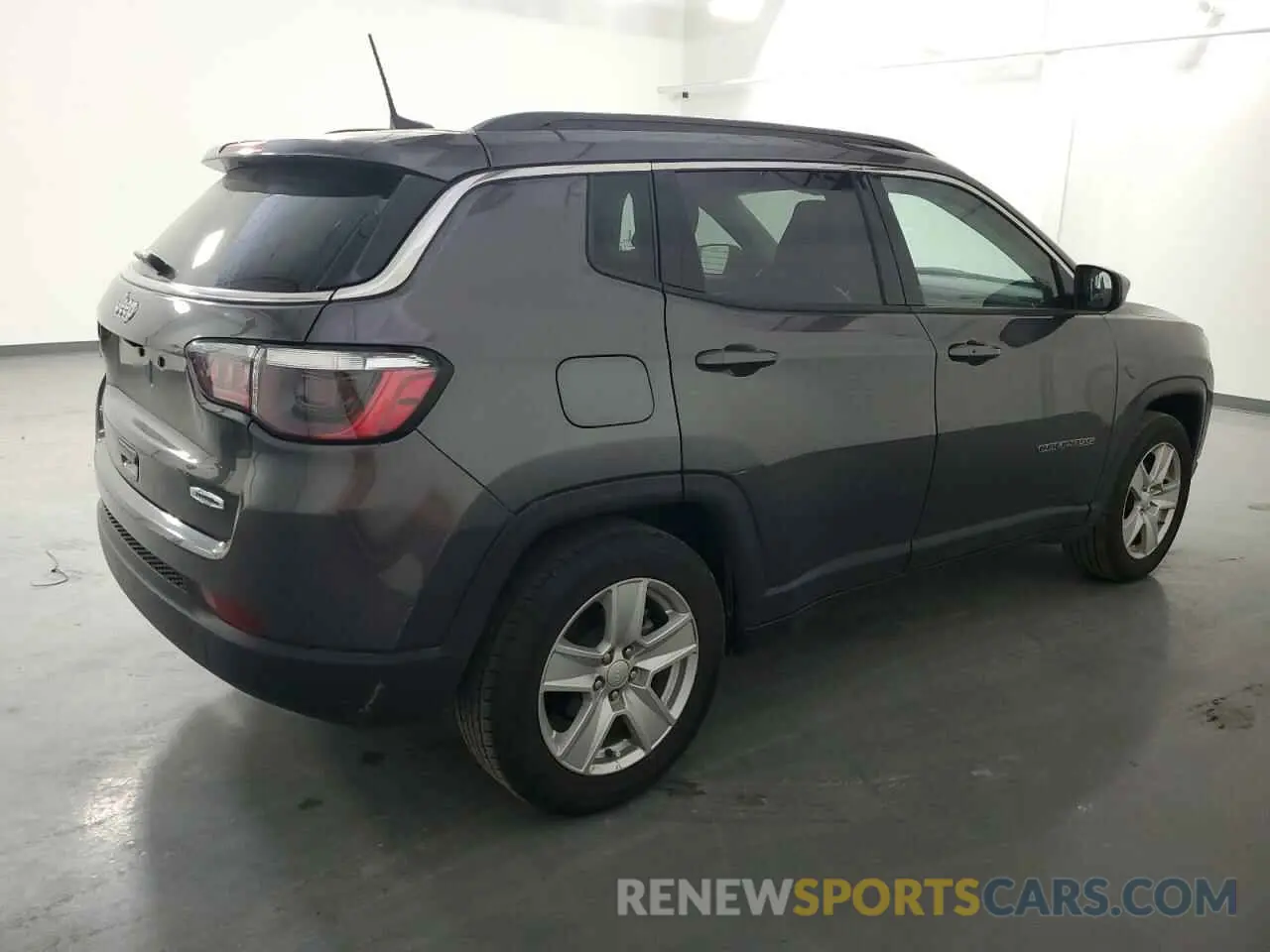 3 Photograph of a damaged car 3C4NJCBB4NT213742 JEEP COMPASS 2022
