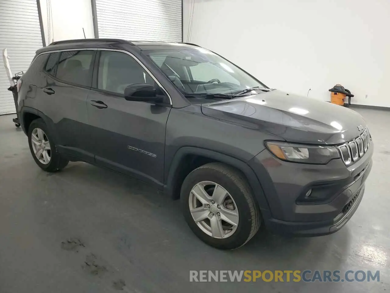 4 Photograph of a damaged car 3C4NJCBB4NT213742 JEEP COMPASS 2022