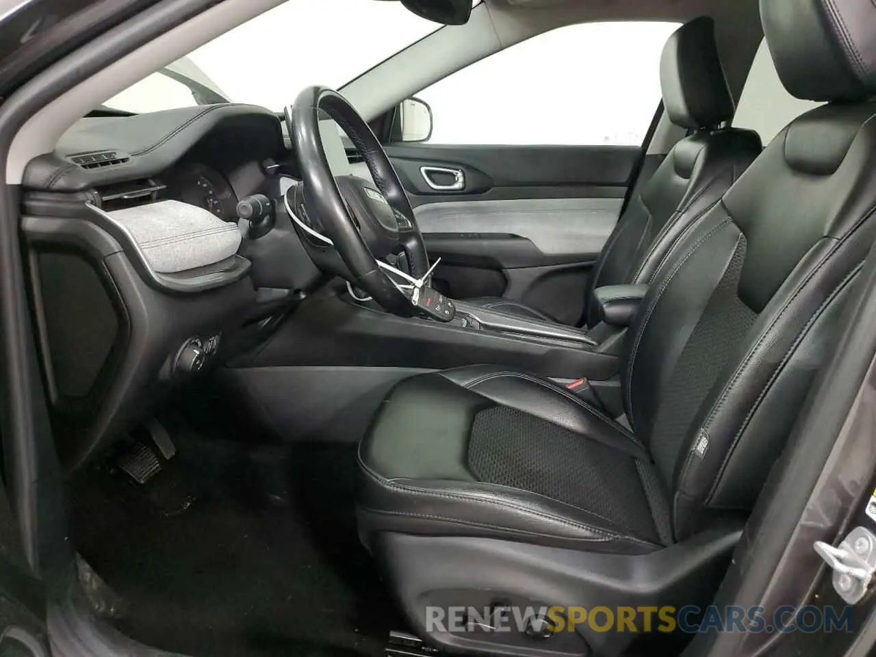 7 Photograph of a damaged car 3C4NJCBB4NT213742 JEEP COMPASS 2022