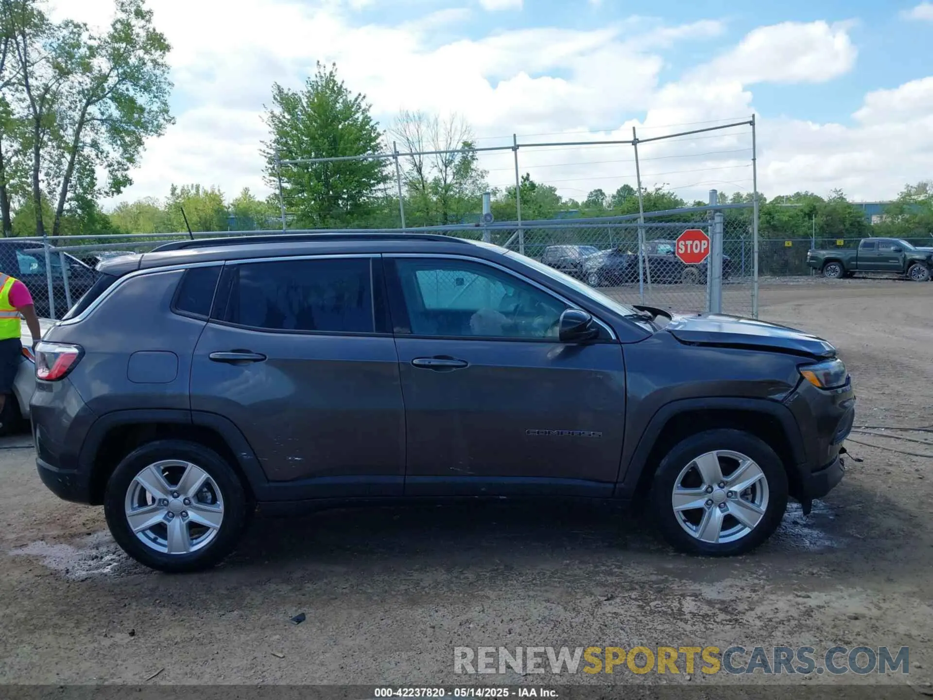 13 Photograph of a damaged car 3C4NJCBB5NT103444 JEEP COMPASS 2022