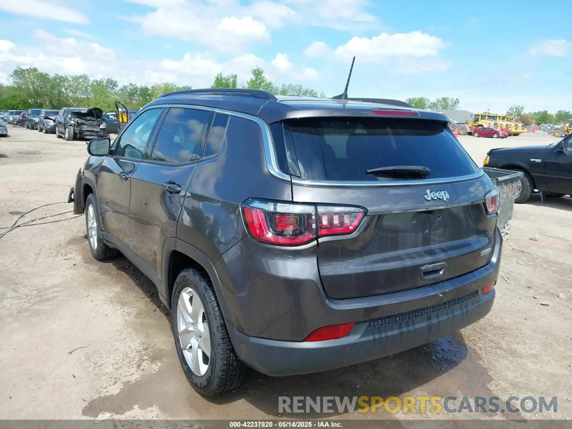 3 Photograph of a damaged car 3C4NJCBB5NT103444 JEEP COMPASS 2022