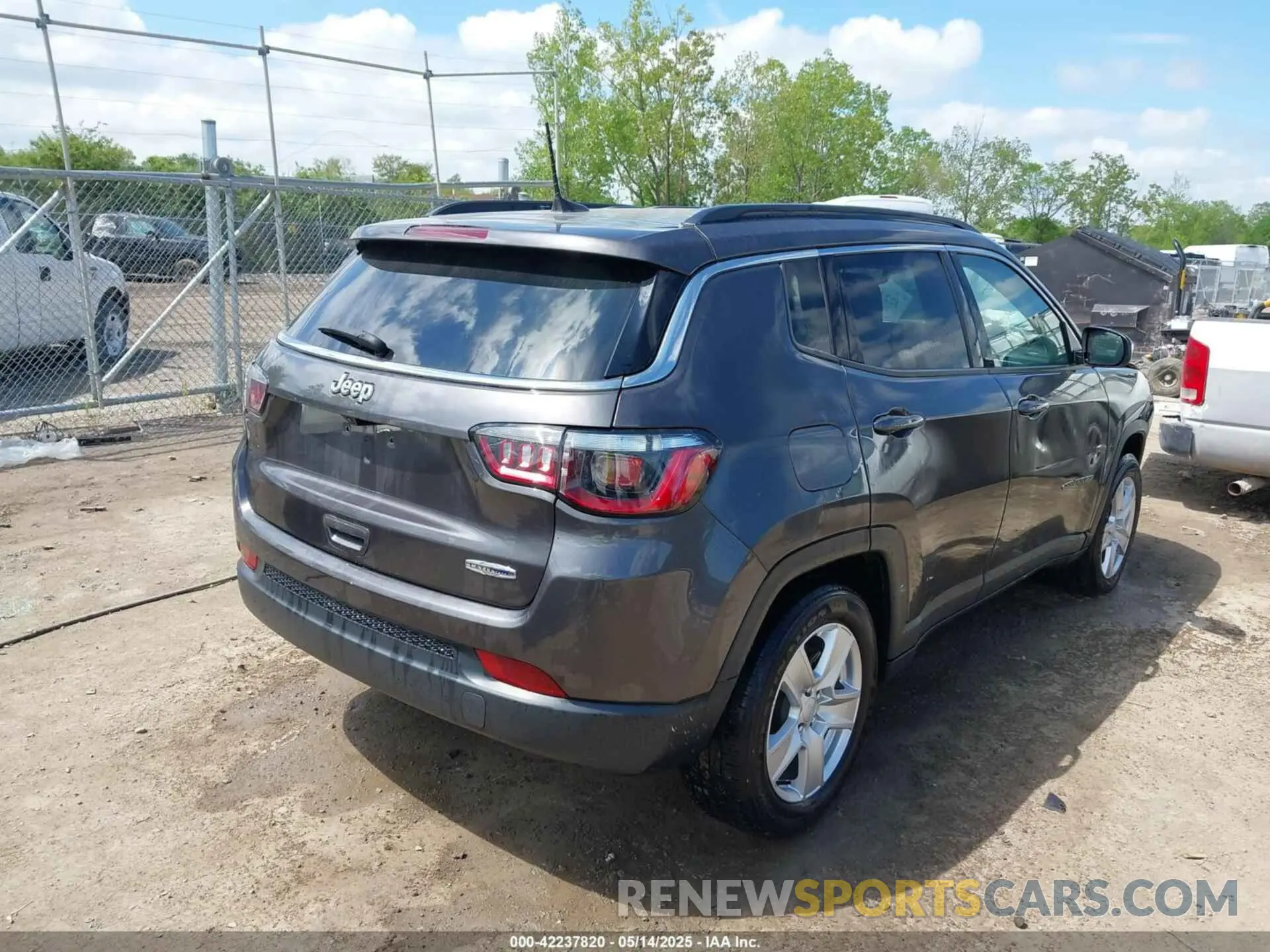 4 Photograph of a damaged car 3C4NJCBB5NT103444 JEEP COMPASS 2022