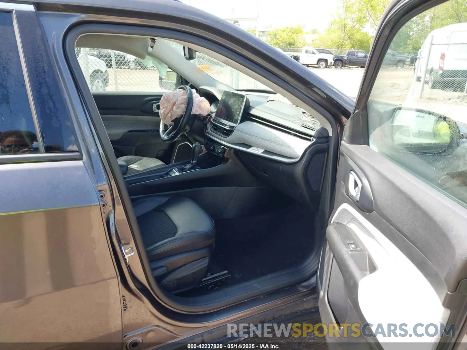 5 Photograph of a damaged car 3C4NJCBB5NT103444 JEEP COMPASS 2022