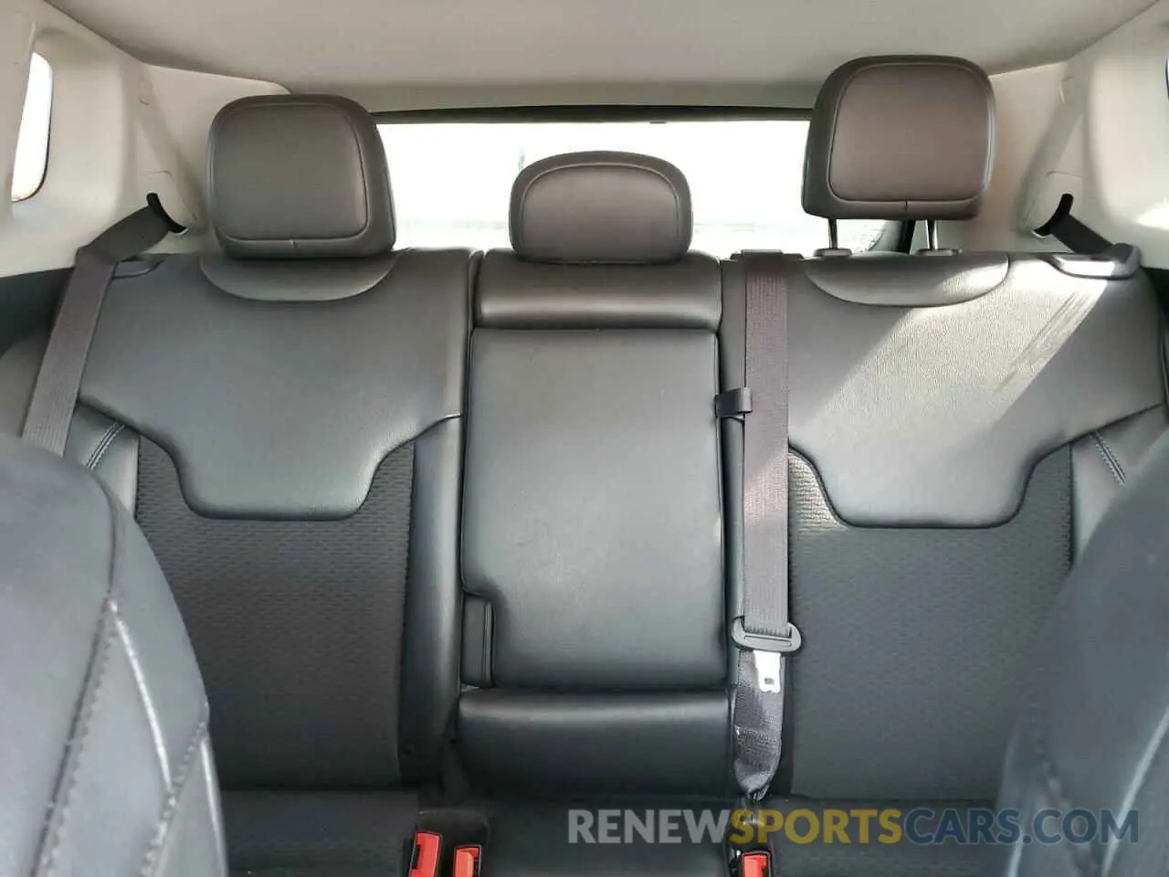 10 Photograph of a damaged car 3C4NJCBB5NT137027 JEEP COMPASS 2022