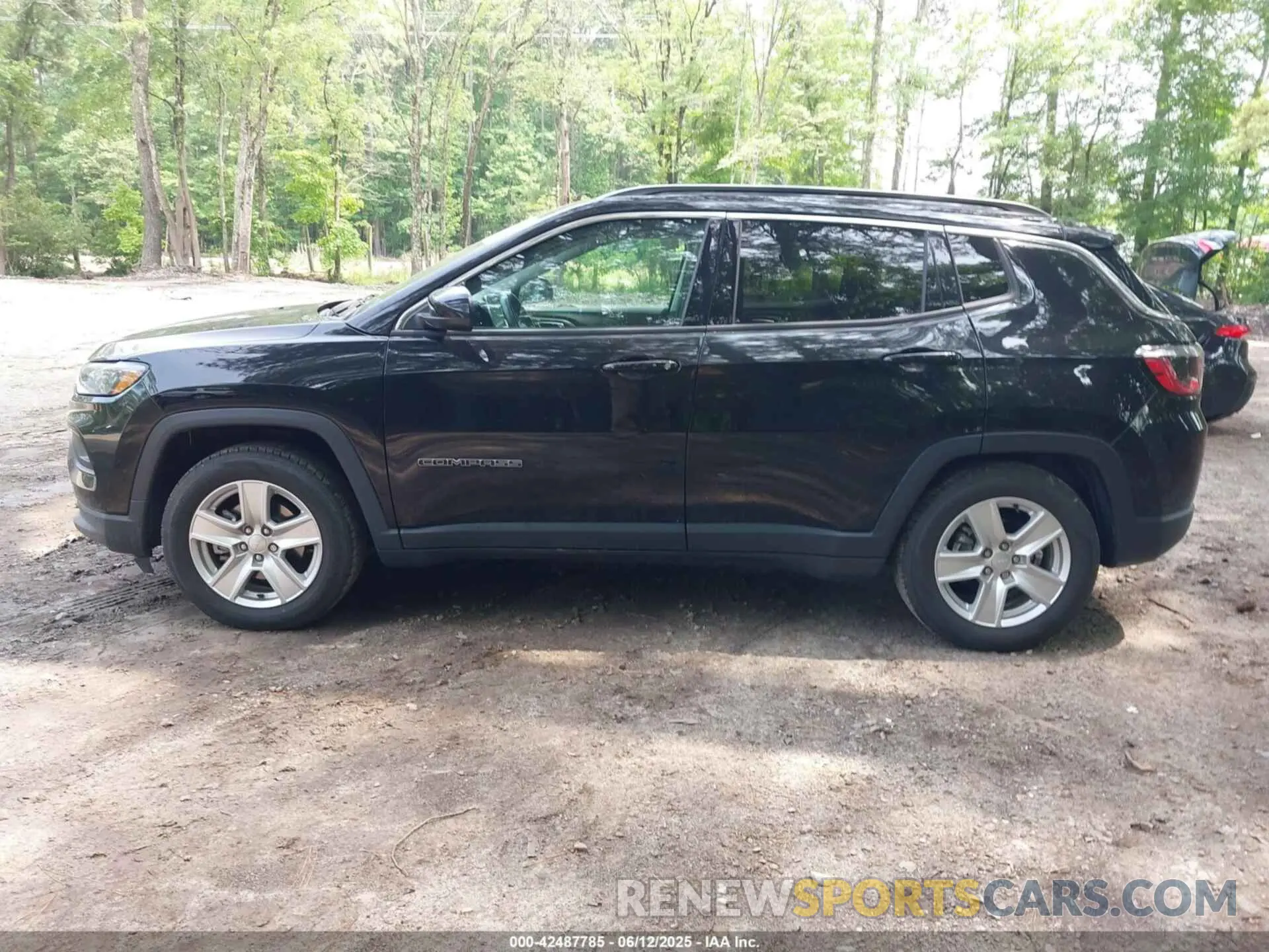 14 Photograph of a damaged car 3C4NJCBB5NT140011 JEEP COMPASS 2022