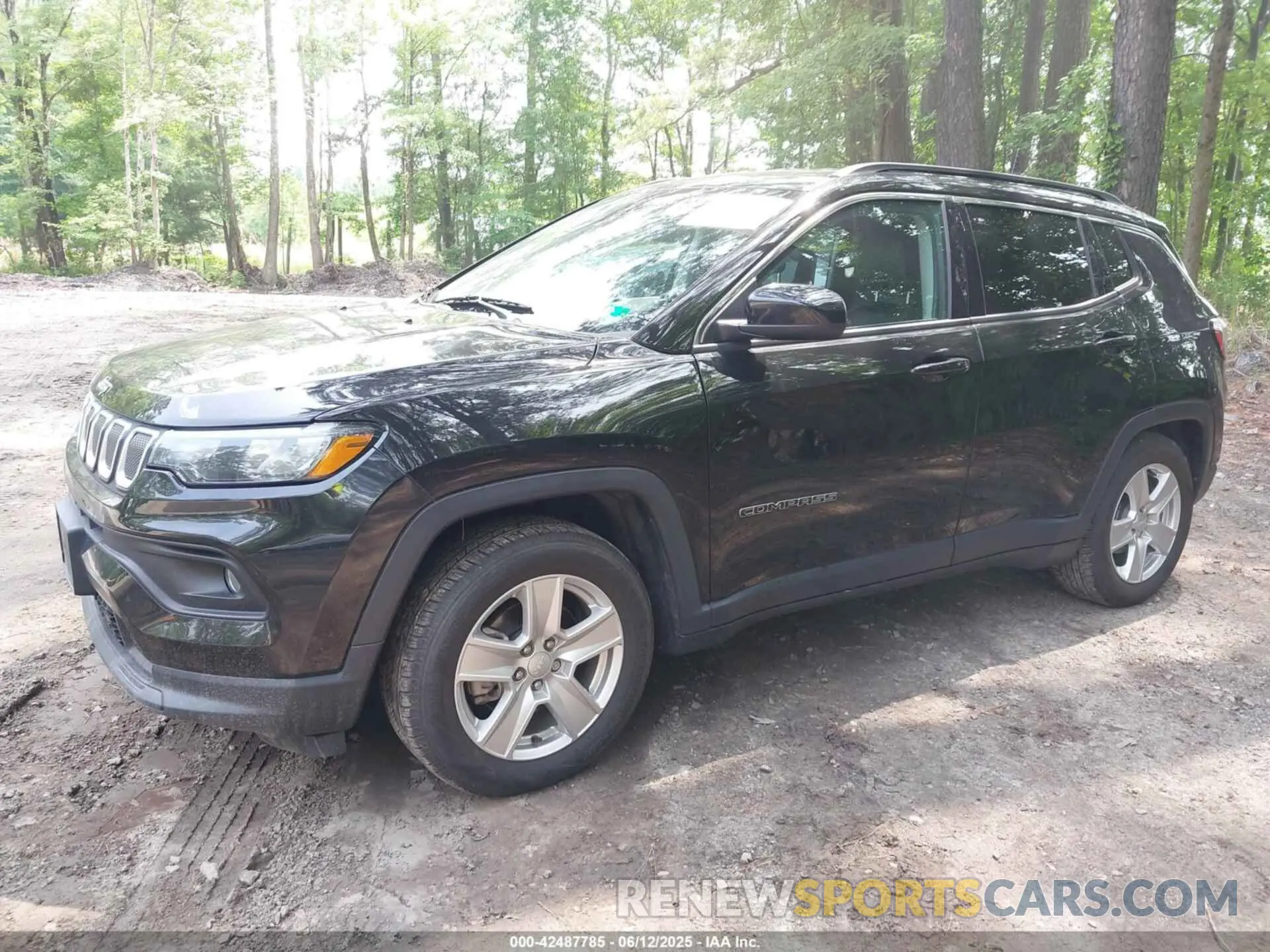 2 Photograph of a damaged car 3C4NJCBB5NT140011 JEEP COMPASS 2022