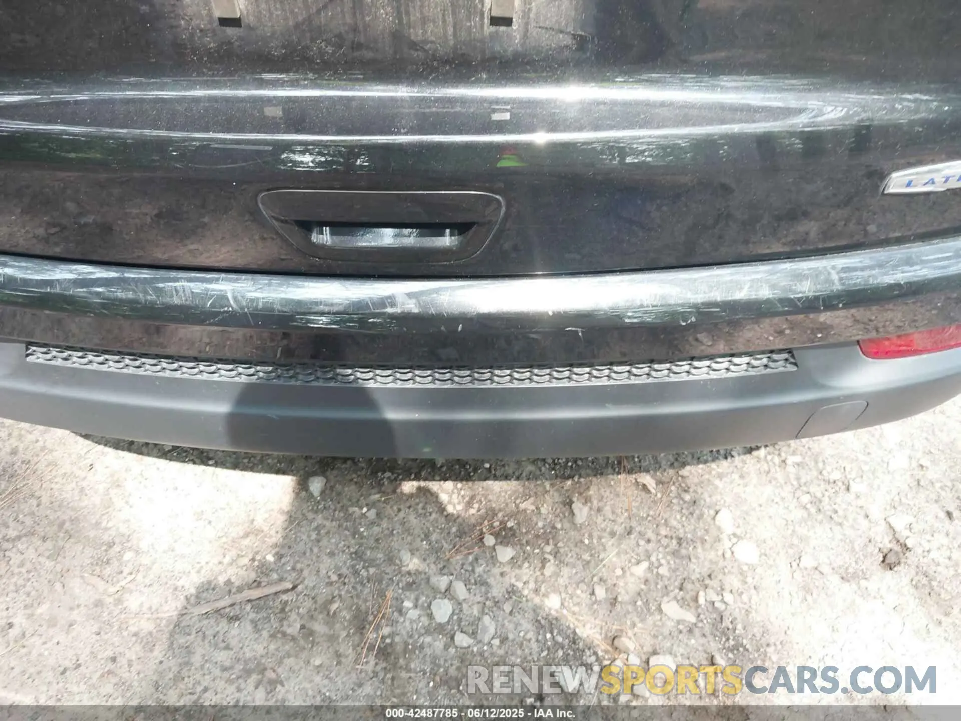 6 Photograph of a damaged car 3C4NJCBB5NT140011 JEEP COMPASS 2022