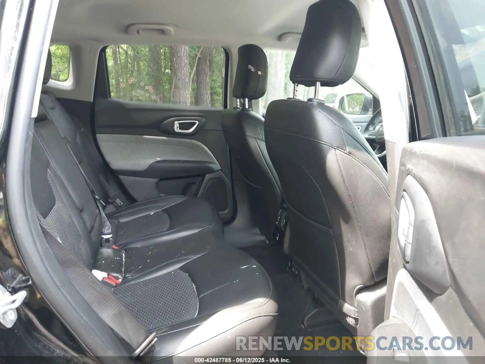 8 Photograph of a damaged car 3C4NJCBB5NT140011 JEEP COMPASS 2022