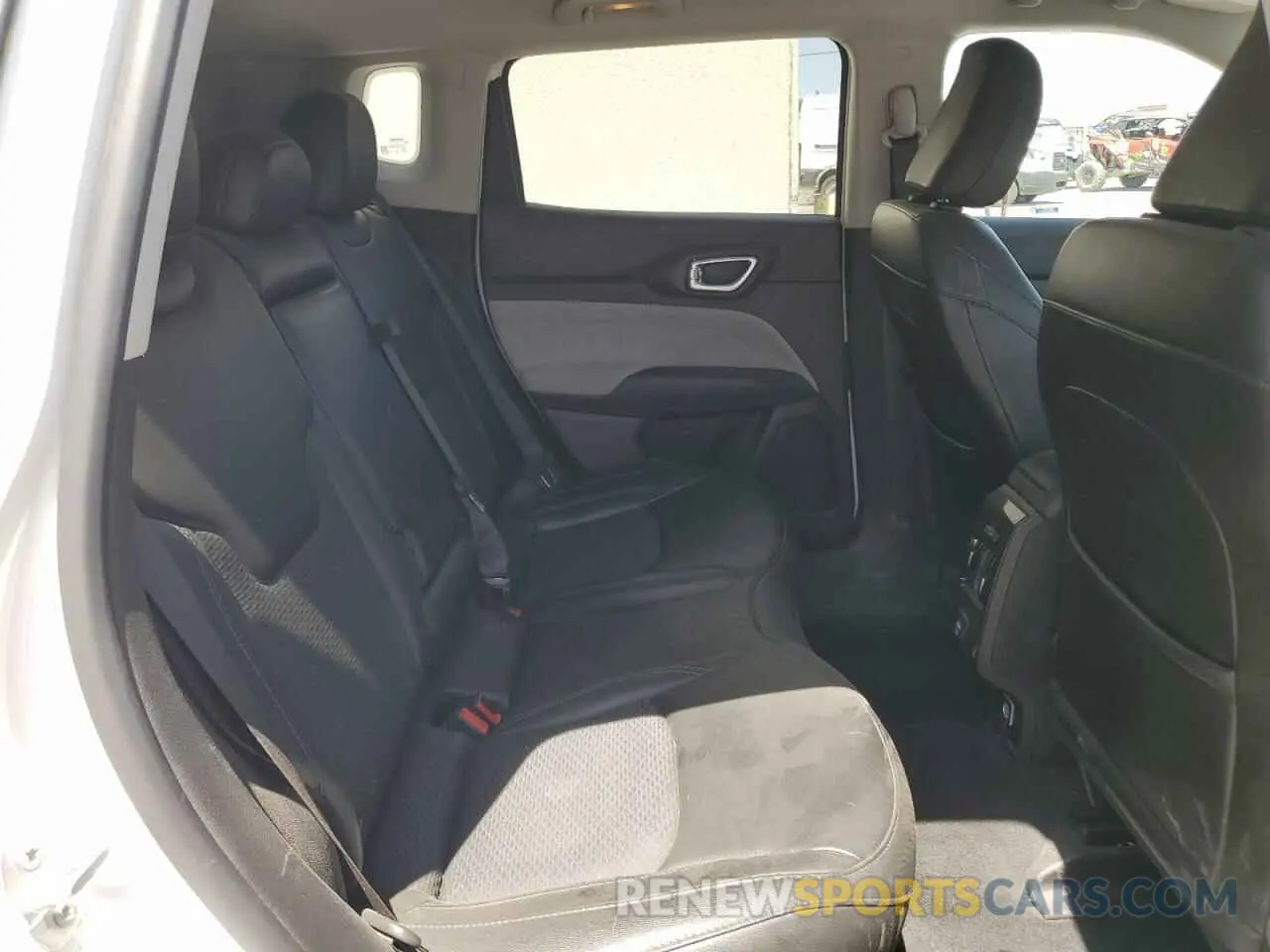 11 Photograph of a damaged car 3C4NJCBB5NT205164 JEEP COMPASS 2022