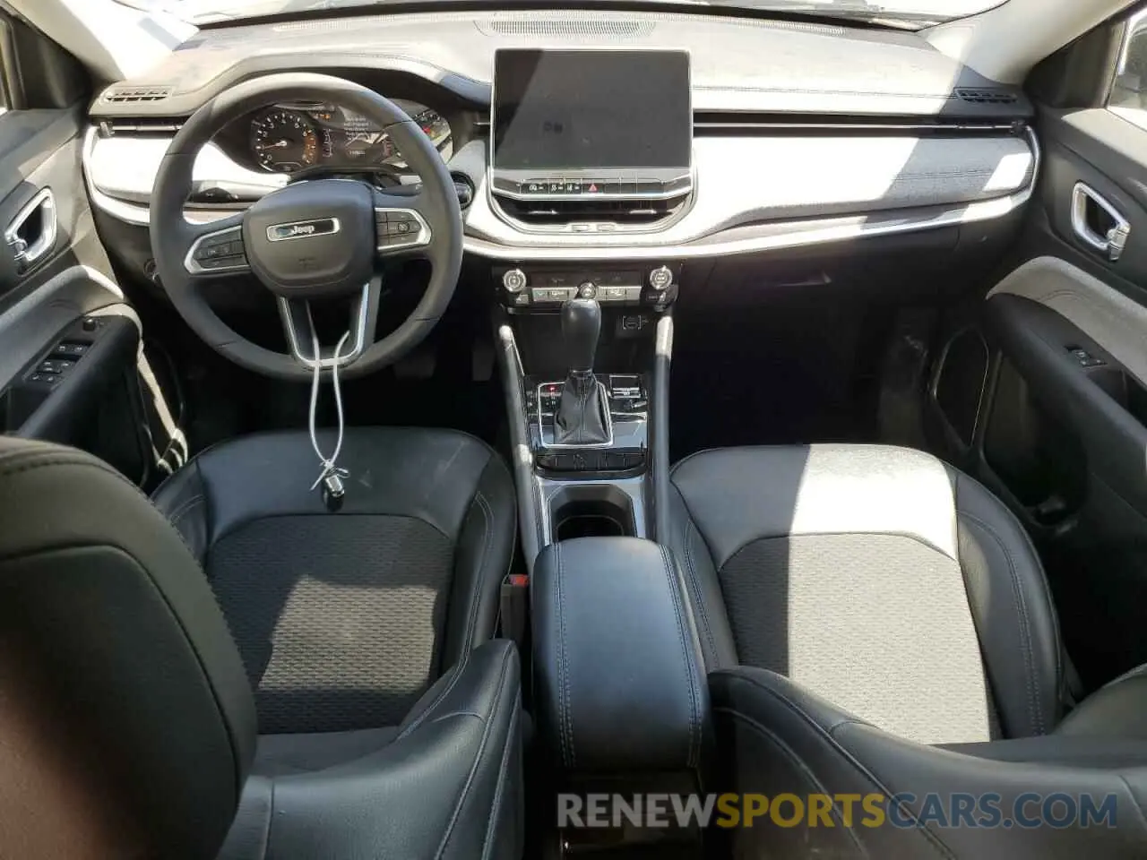 8 Photograph of a damaged car 3C4NJCBB5NT205164 JEEP COMPASS 2022