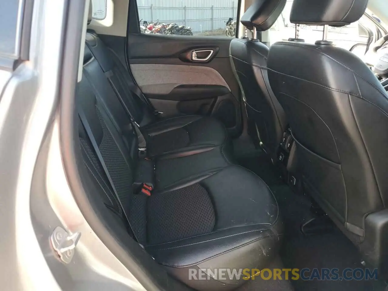 11 Photograph of a damaged car 3C4NJCBB5NT218089 JEEP COMPASS 2022
