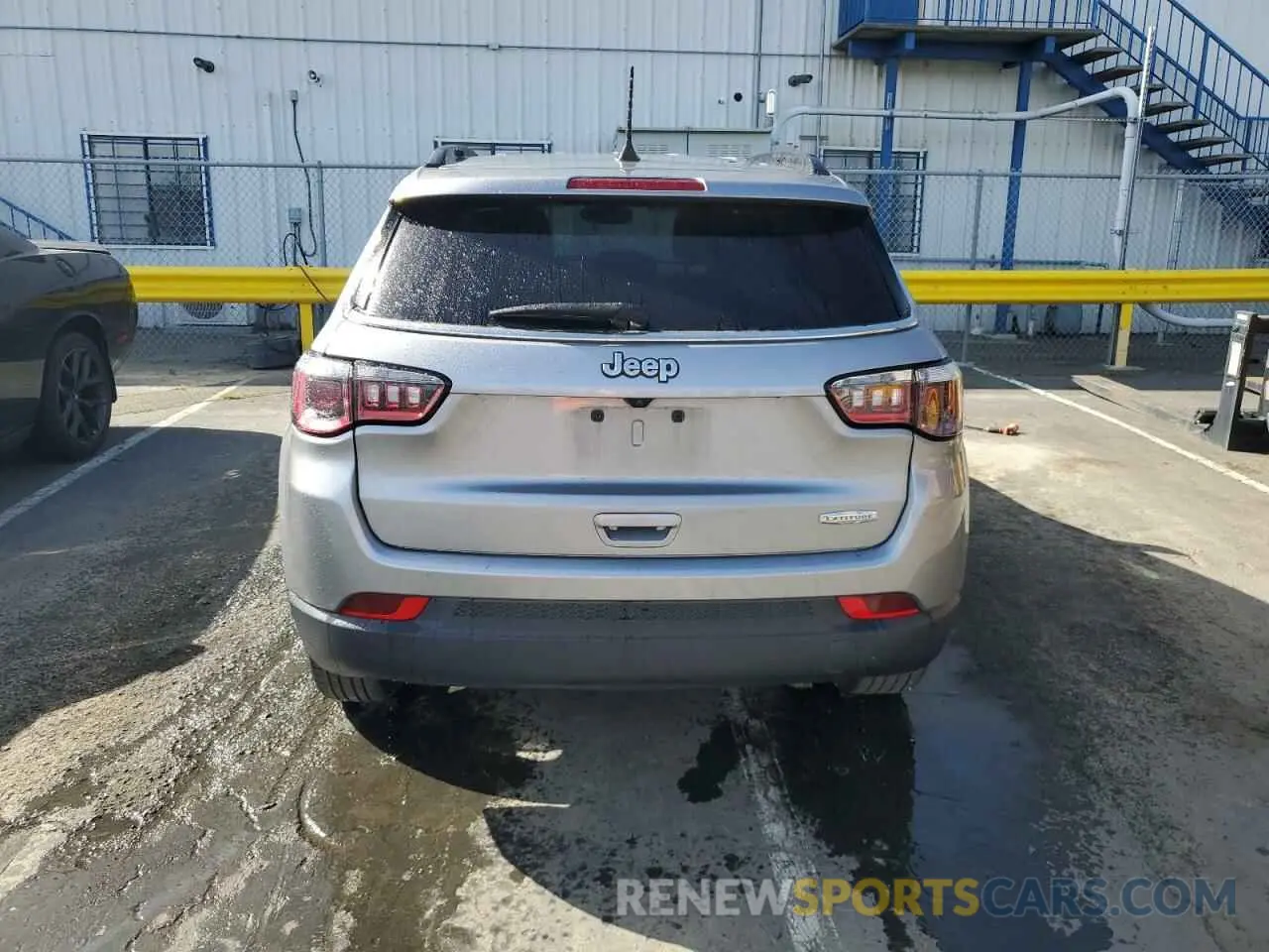 6 Photograph of a damaged car 3C4NJCBB5NT218089 JEEP COMPASS 2022