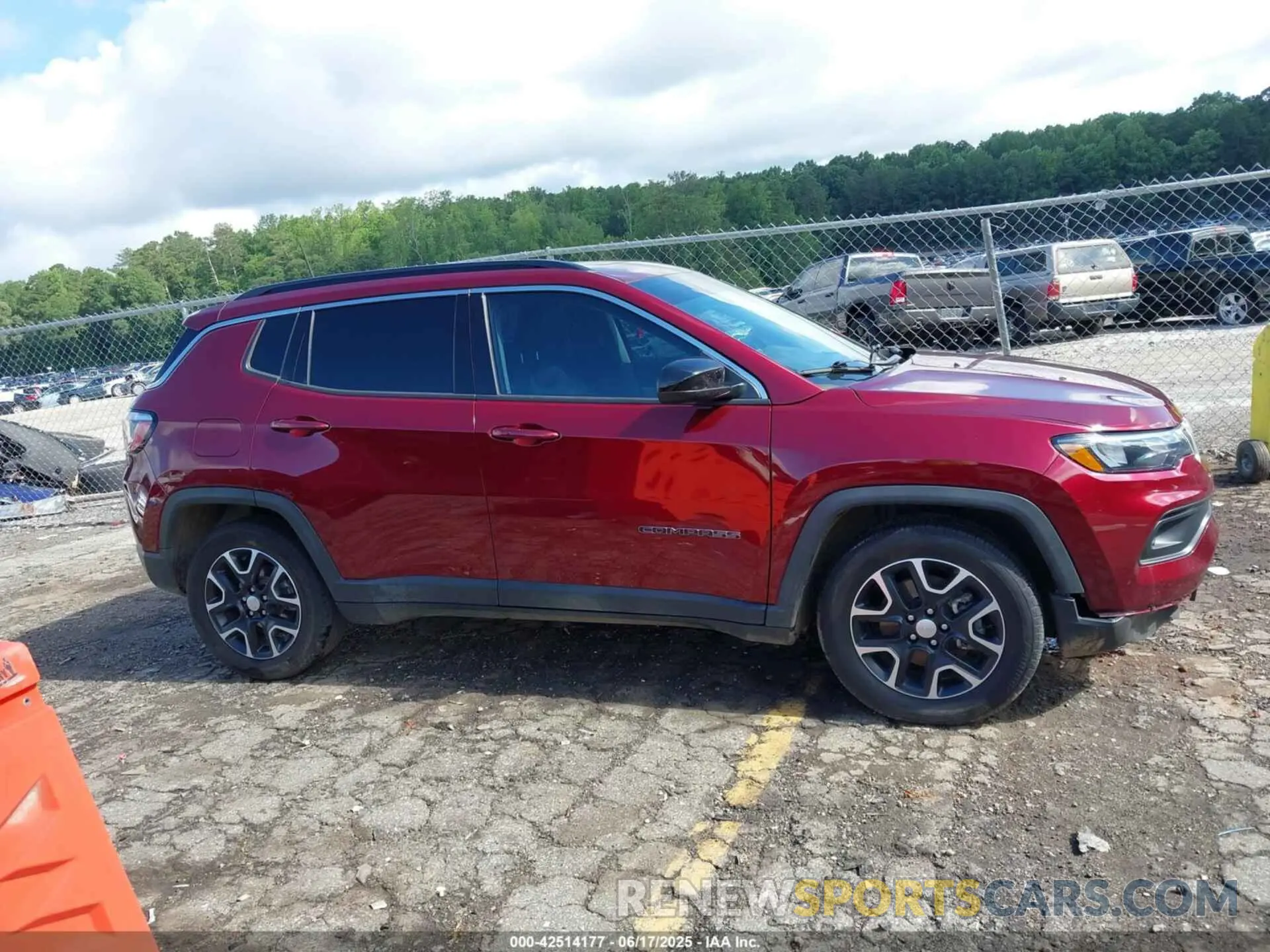 13 Photograph of a damaged car 3C4NJCBB6NT119409 JEEP COMPASS 2022
