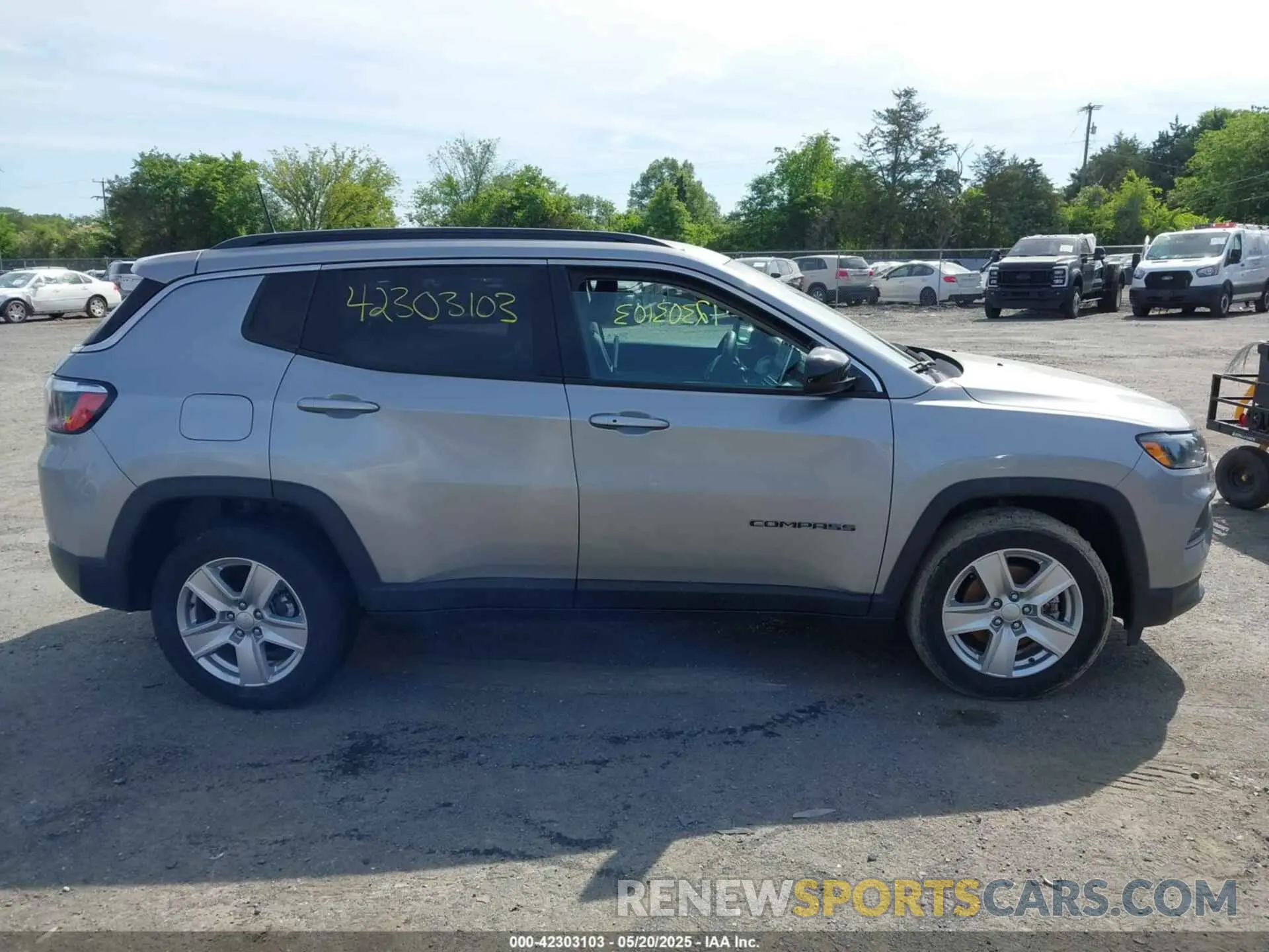 13 Photograph of a damaged car 3C4NJCBB6NT182719 JEEP COMPASS 2022
