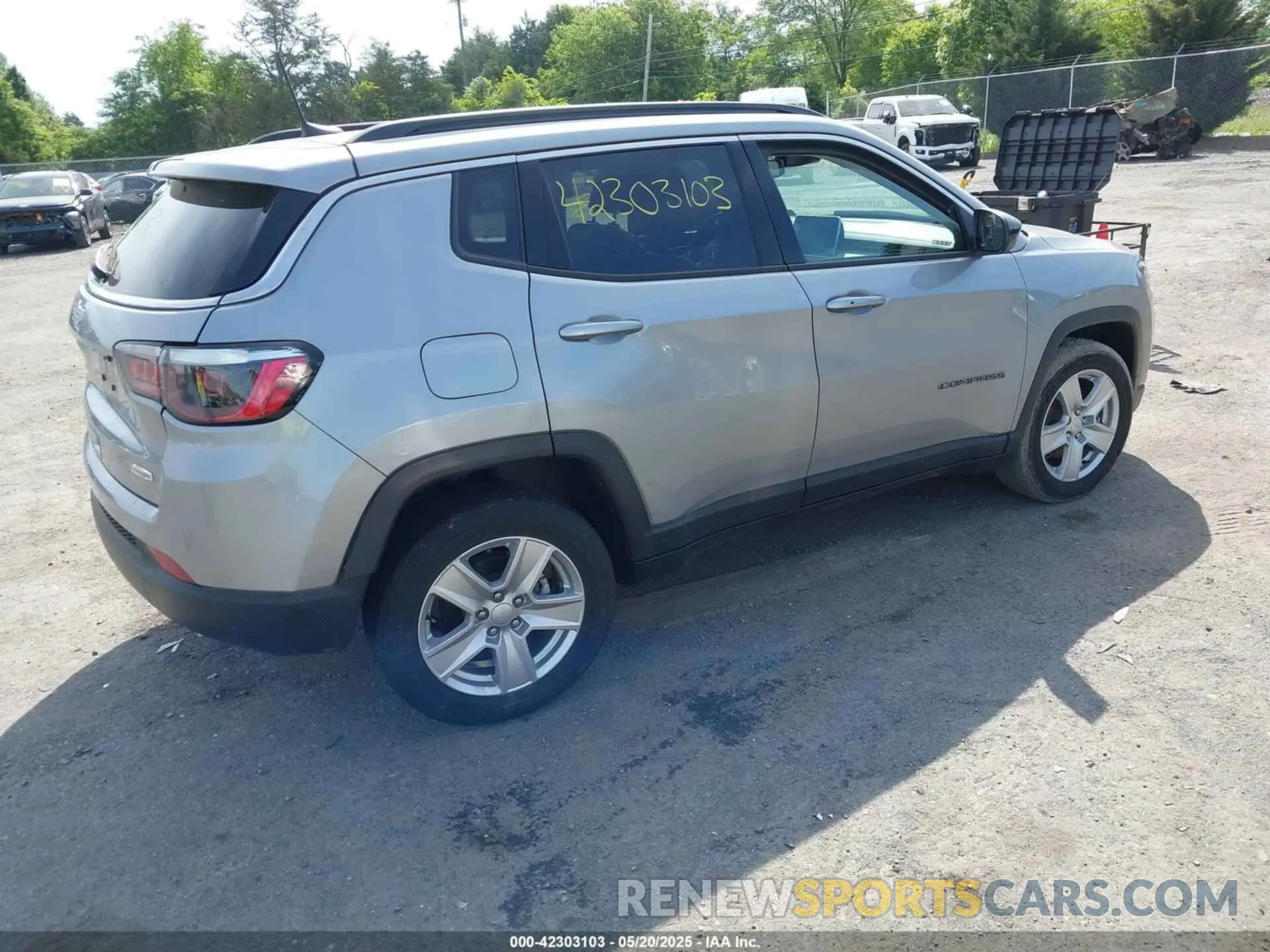 4 Photograph of a damaged car 3C4NJCBB6NT182719 JEEP COMPASS 2022