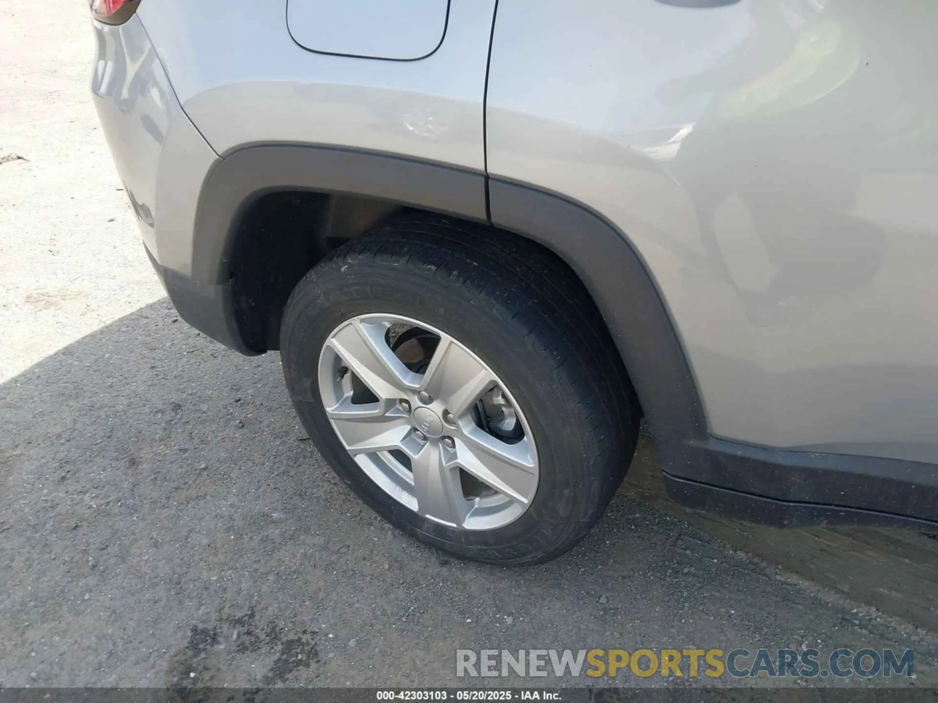 6 Photograph of a damaged car 3C4NJCBB6NT182719 JEEP COMPASS 2022