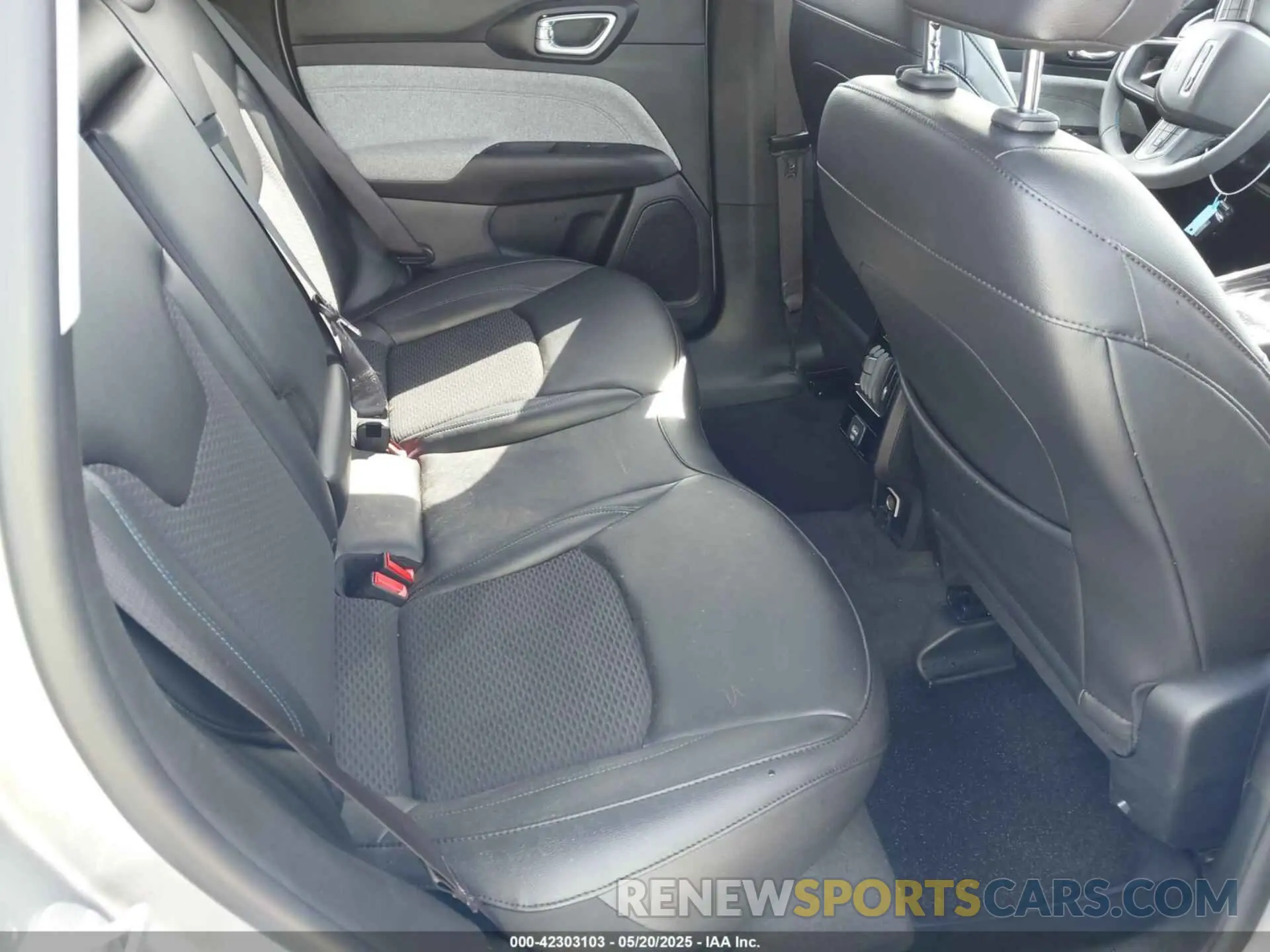 8 Photograph of a damaged car 3C4NJCBB6NT182719 JEEP COMPASS 2022