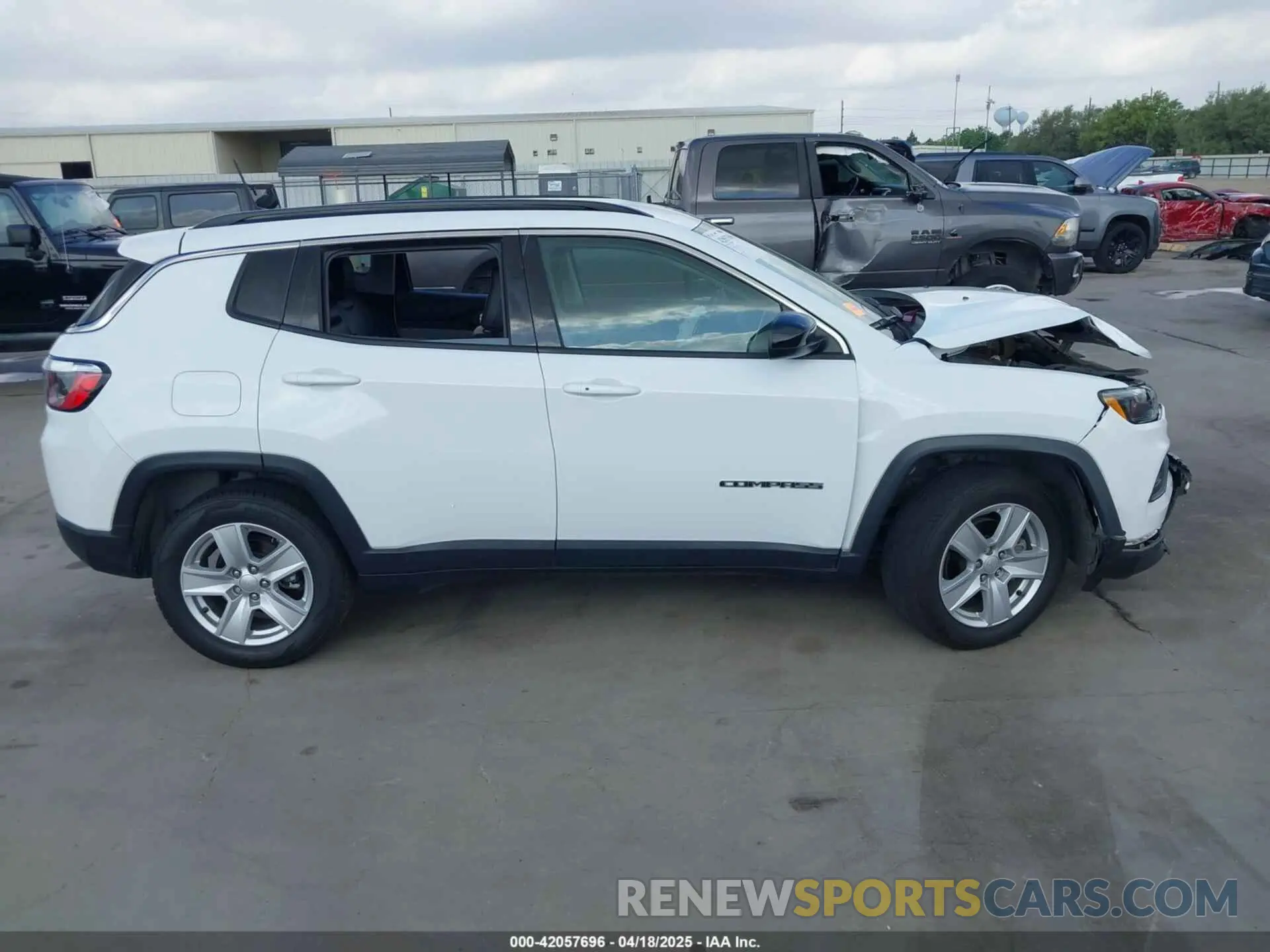 13 Photograph of a damaged car 3C4NJCBB6NT217940 JEEP COMPASS 2022