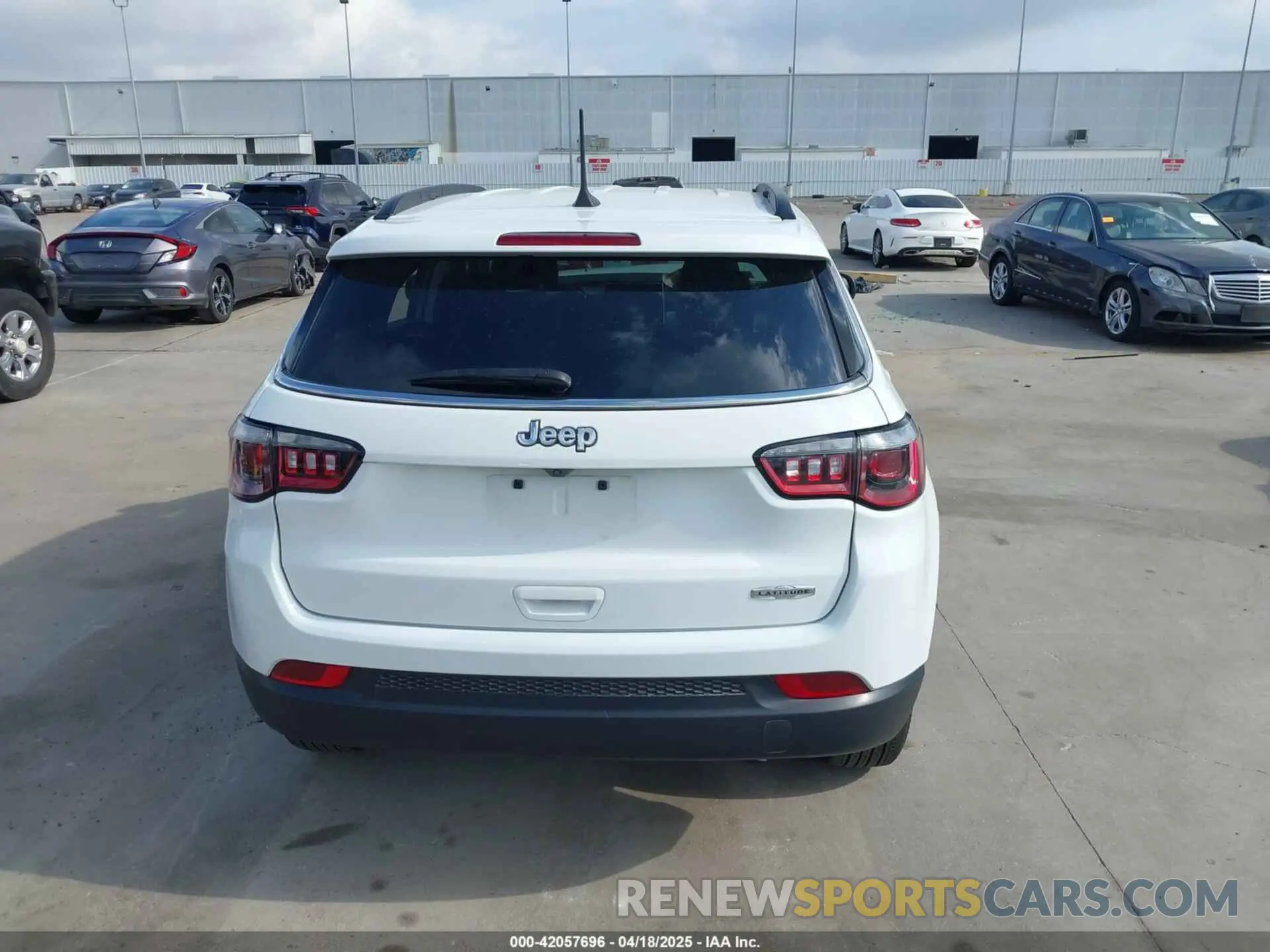 16 Photograph of a damaged car 3C4NJCBB6NT217940 JEEP COMPASS 2022