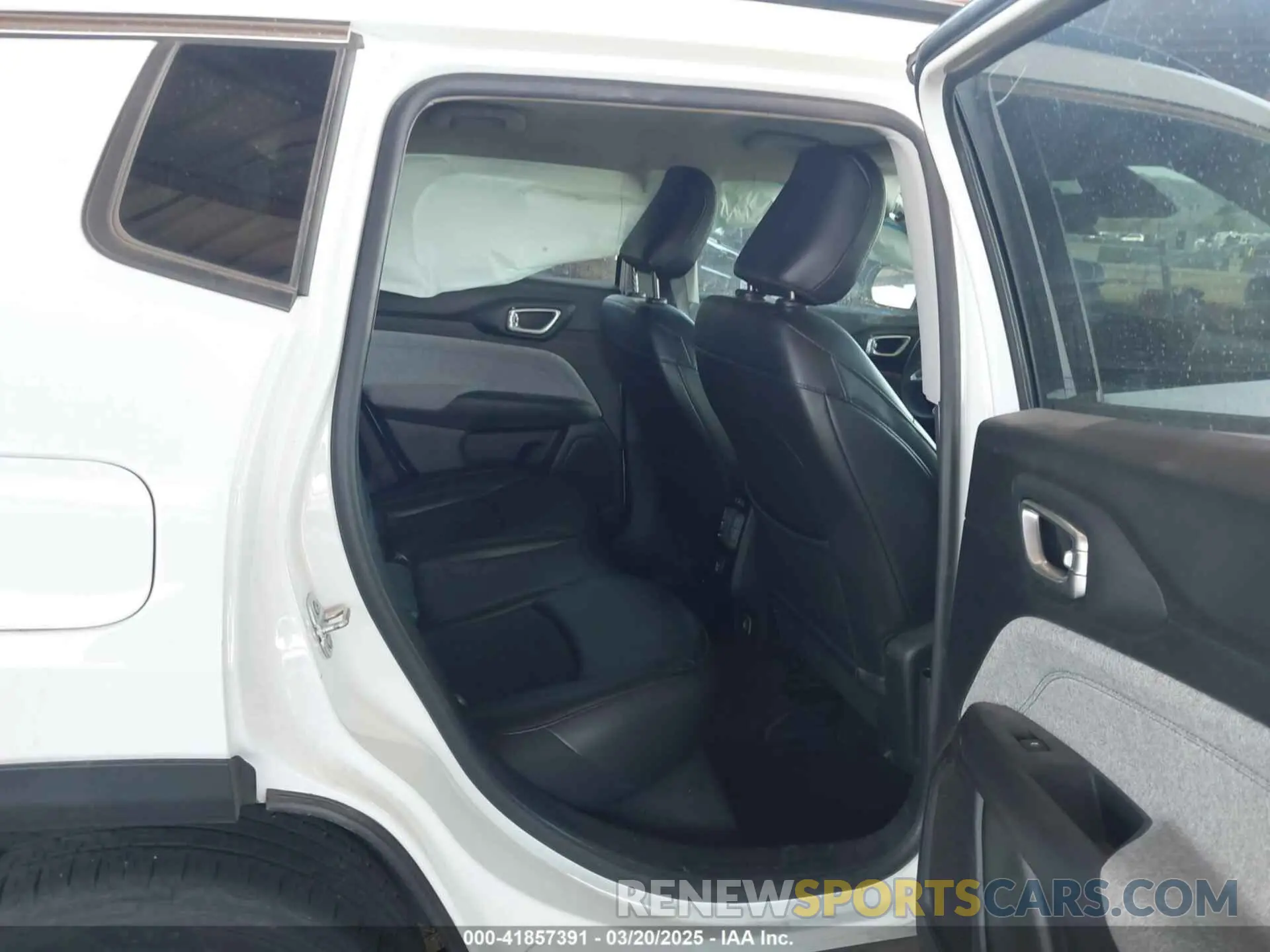 8 Photograph of a damaged car 3C4NJCBB6NT220062 JEEP COMPASS 2022