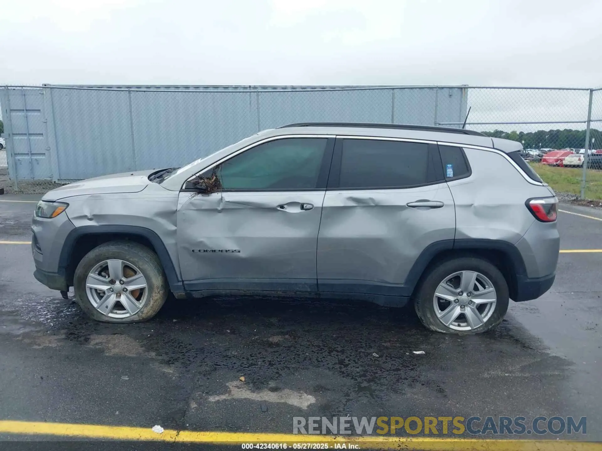 13 Photograph of a damaged car 3C4NJCBB6NT228906 JEEP COMPASS 2022