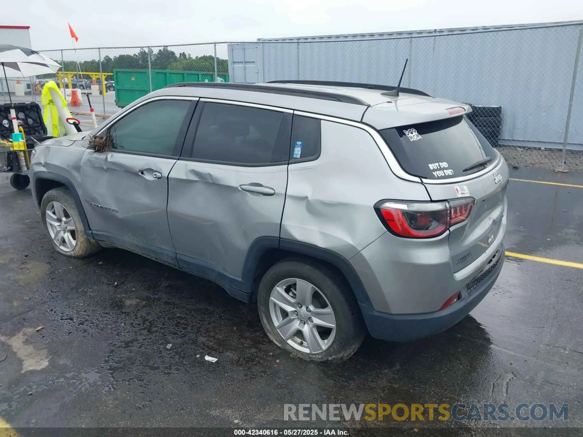 3 Photograph of a damaged car 3C4NJCBB6NT228906 JEEP COMPASS 2022