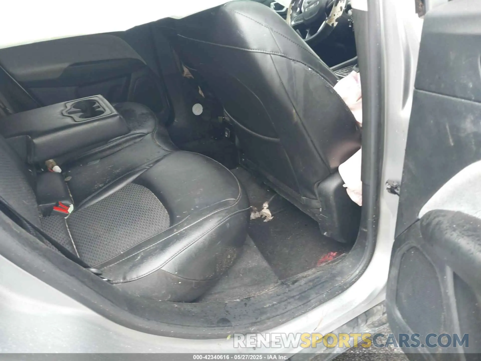 8 Photograph of a damaged car 3C4NJCBB6NT228906 JEEP COMPASS 2022