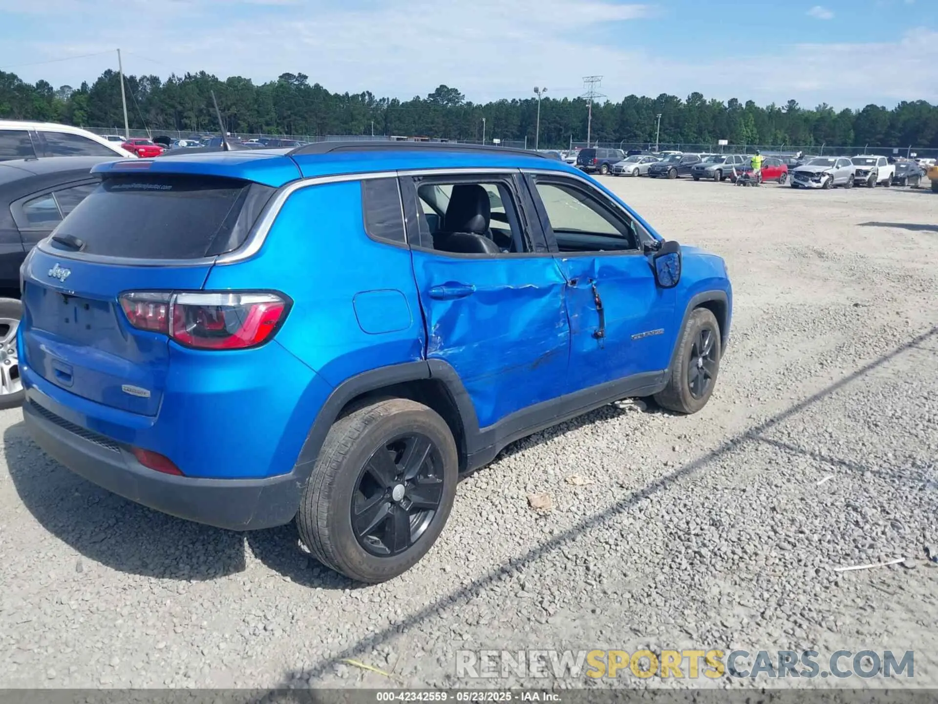 4 Photograph of a damaged car 3C4NJCBB6NT229148 JEEP COMPASS 2022