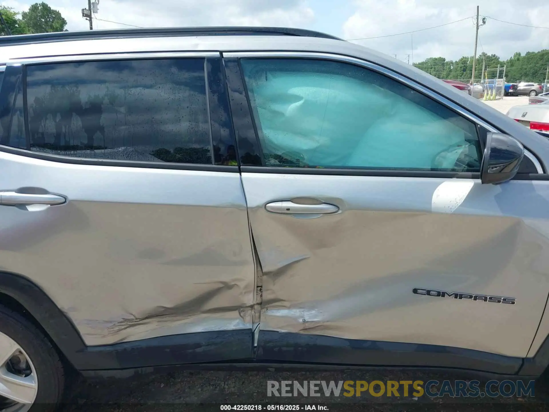 13 Photograph of a damaged car 3C4NJCBB7NT189257 JEEP COMPASS 2022