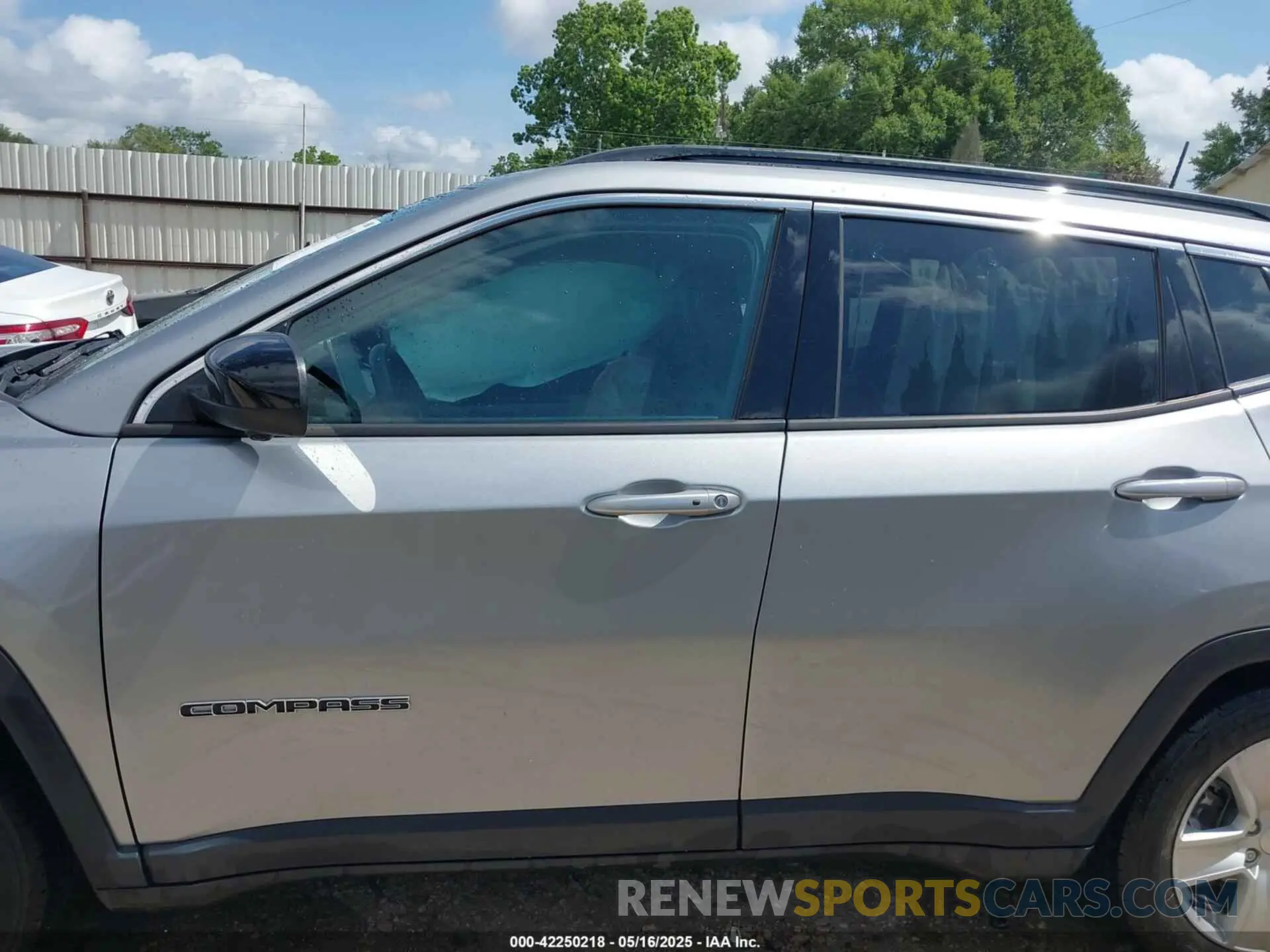 14 Photograph of a damaged car 3C4NJCBB7NT189257 JEEP COMPASS 2022