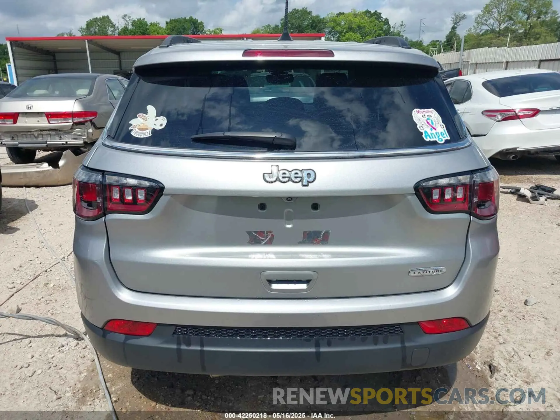 16 Photograph of a damaged car 3C4NJCBB7NT189257 JEEP COMPASS 2022