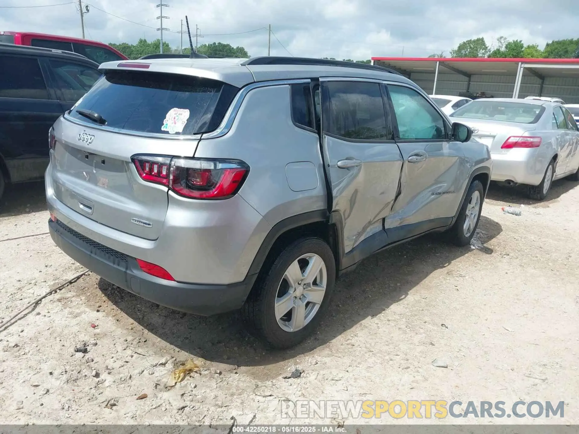 4 Photograph of a damaged car 3C4NJCBB7NT189257 JEEP COMPASS 2022