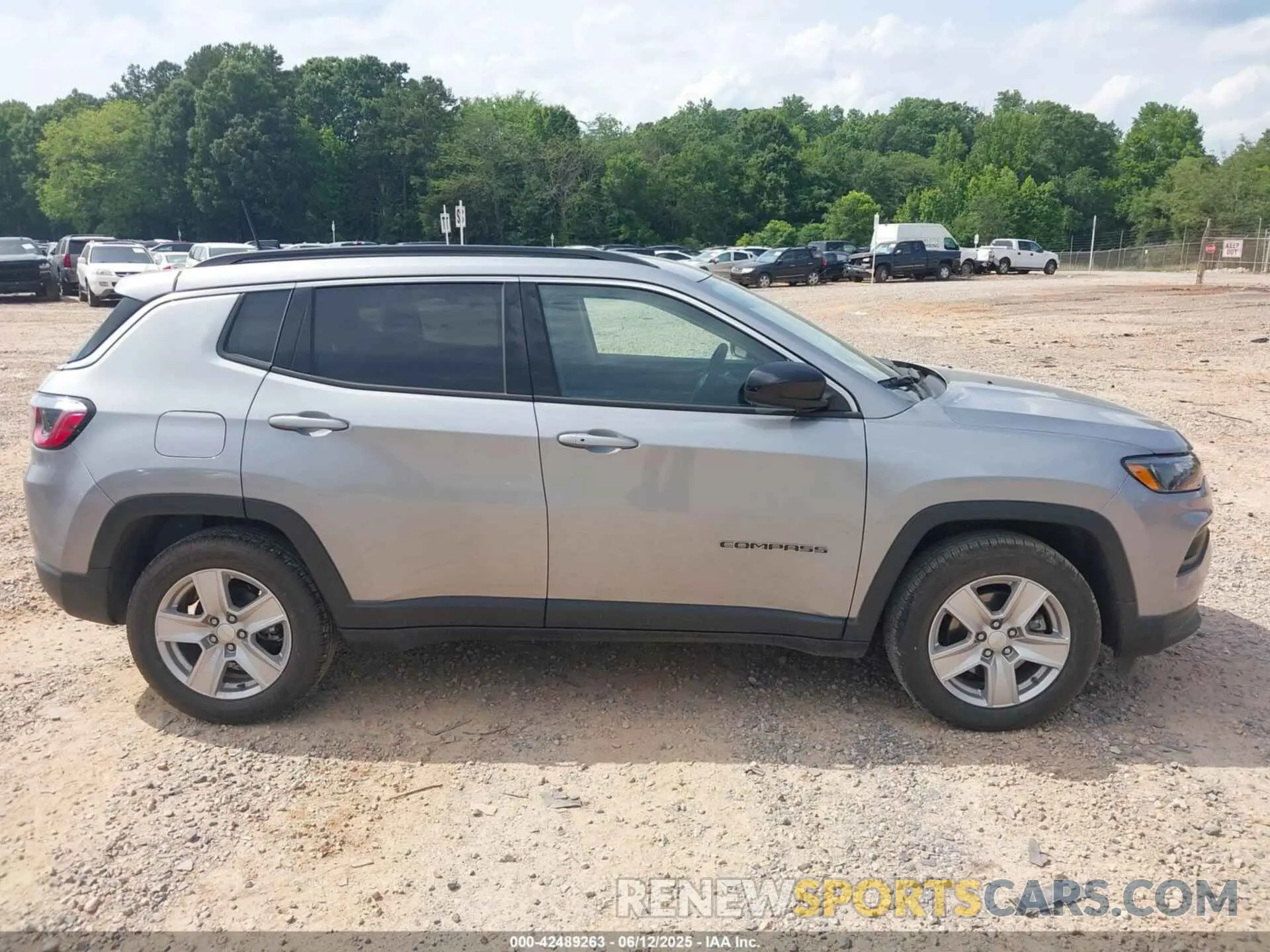 13 Photograph of a damaged car 3C4NJCBB7NT238456 JEEP COMPASS 2022