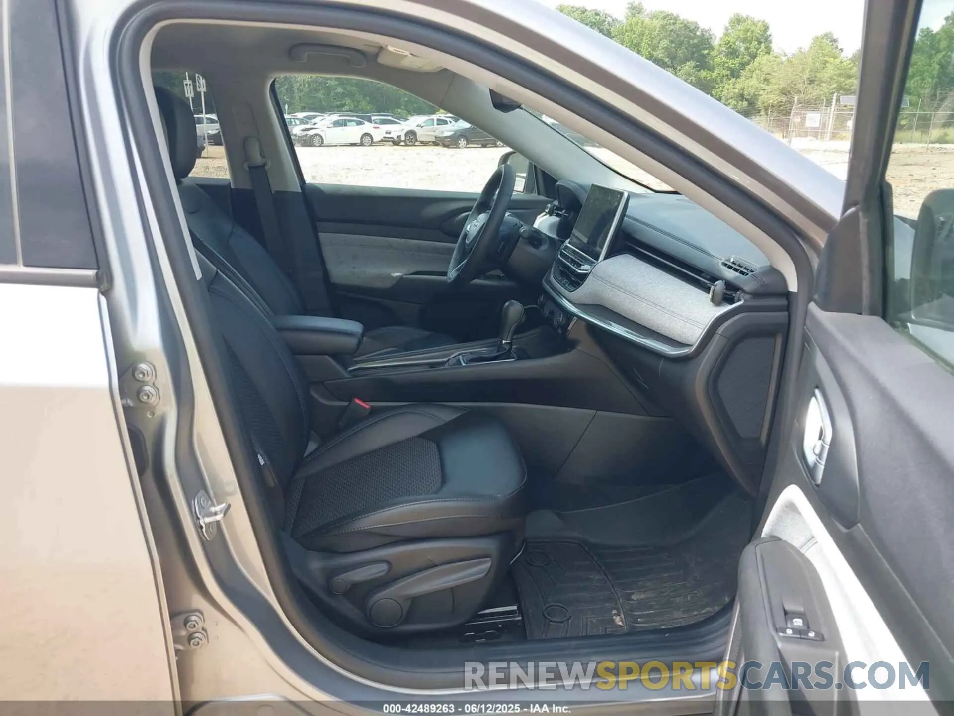 5 Photograph of a damaged car 3C4NJCBB7NT238456 JEEP COMPASS 2022