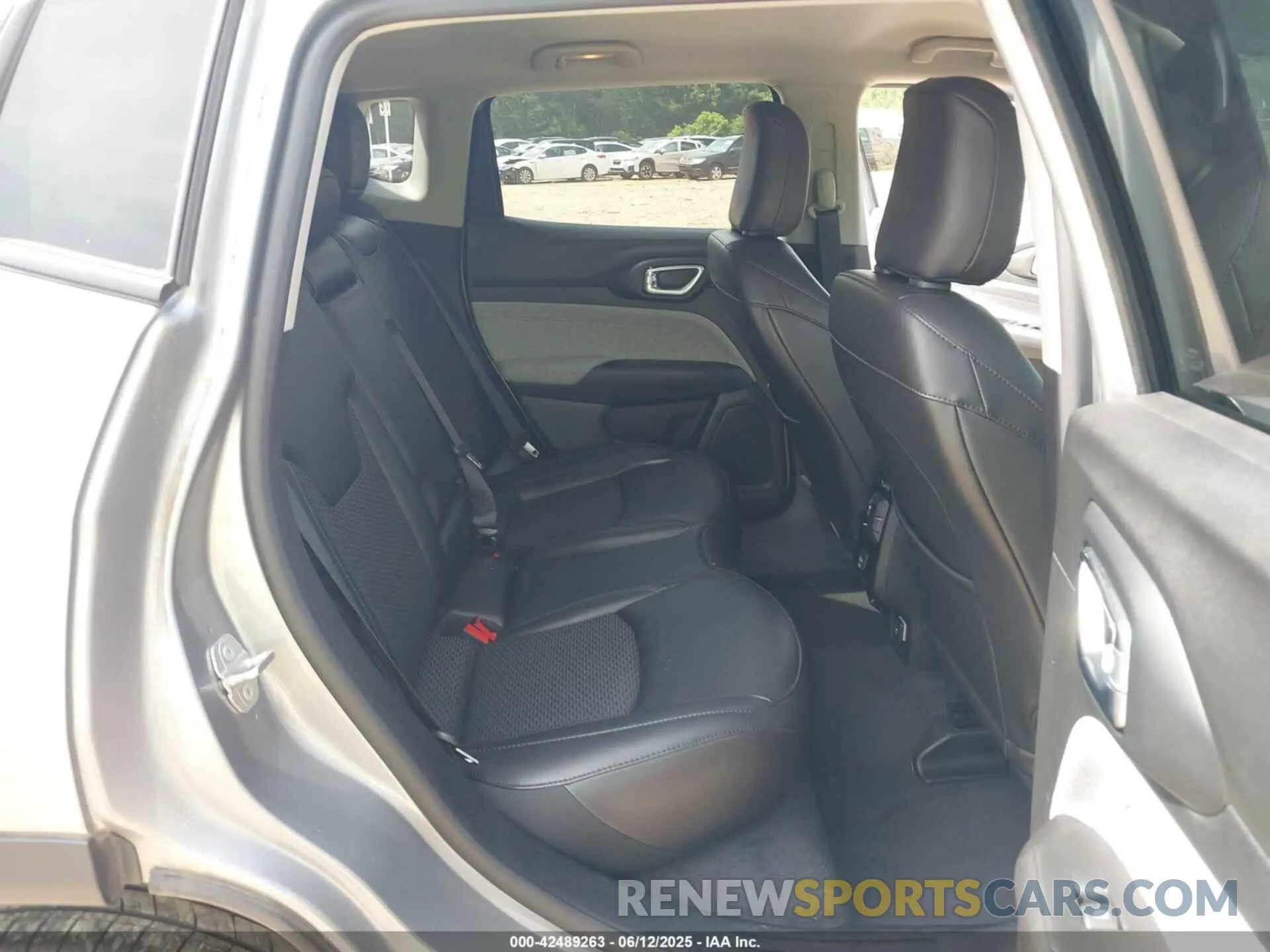 8 Photograph of a damaged car 3C4NJCBB7NT238456 JEEP COMPASS 2022