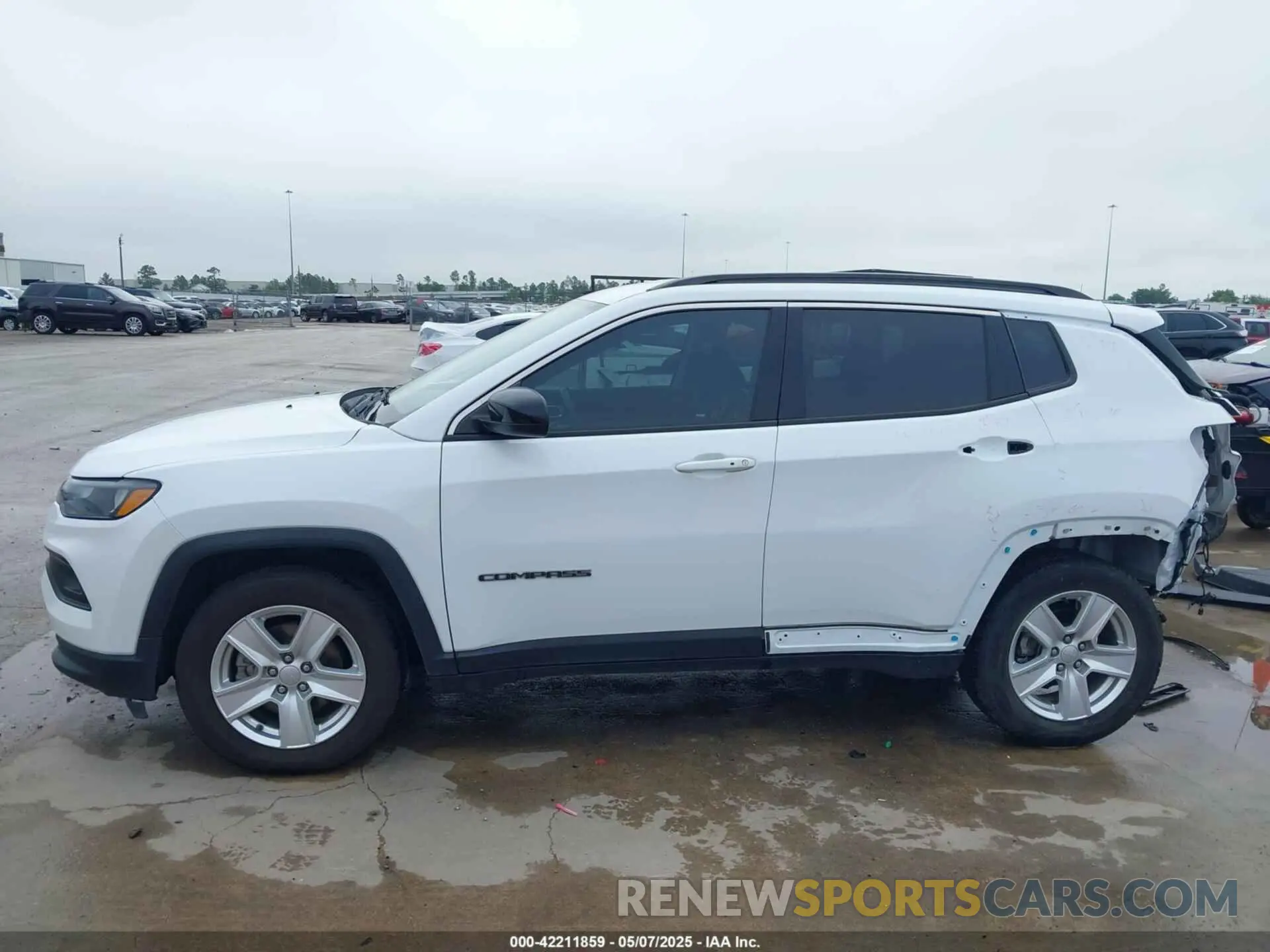 15 Photograph of a damaged car 3C4NJCBB8NT137619 JEEP COMPASS 2022