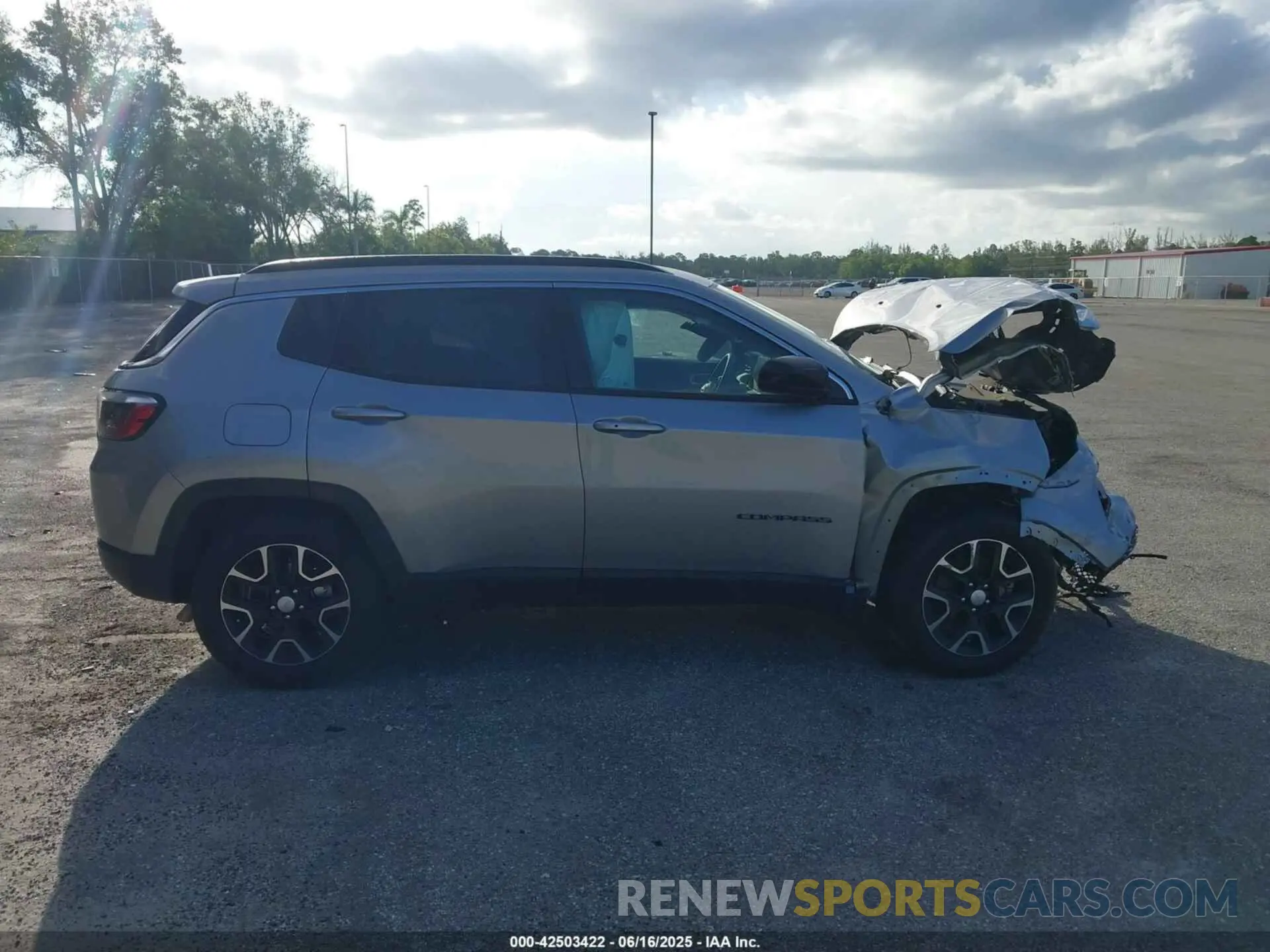 13 Photograph of a damaged car 3C4NJCBB8NT138706 JEEP COMPASS 2022