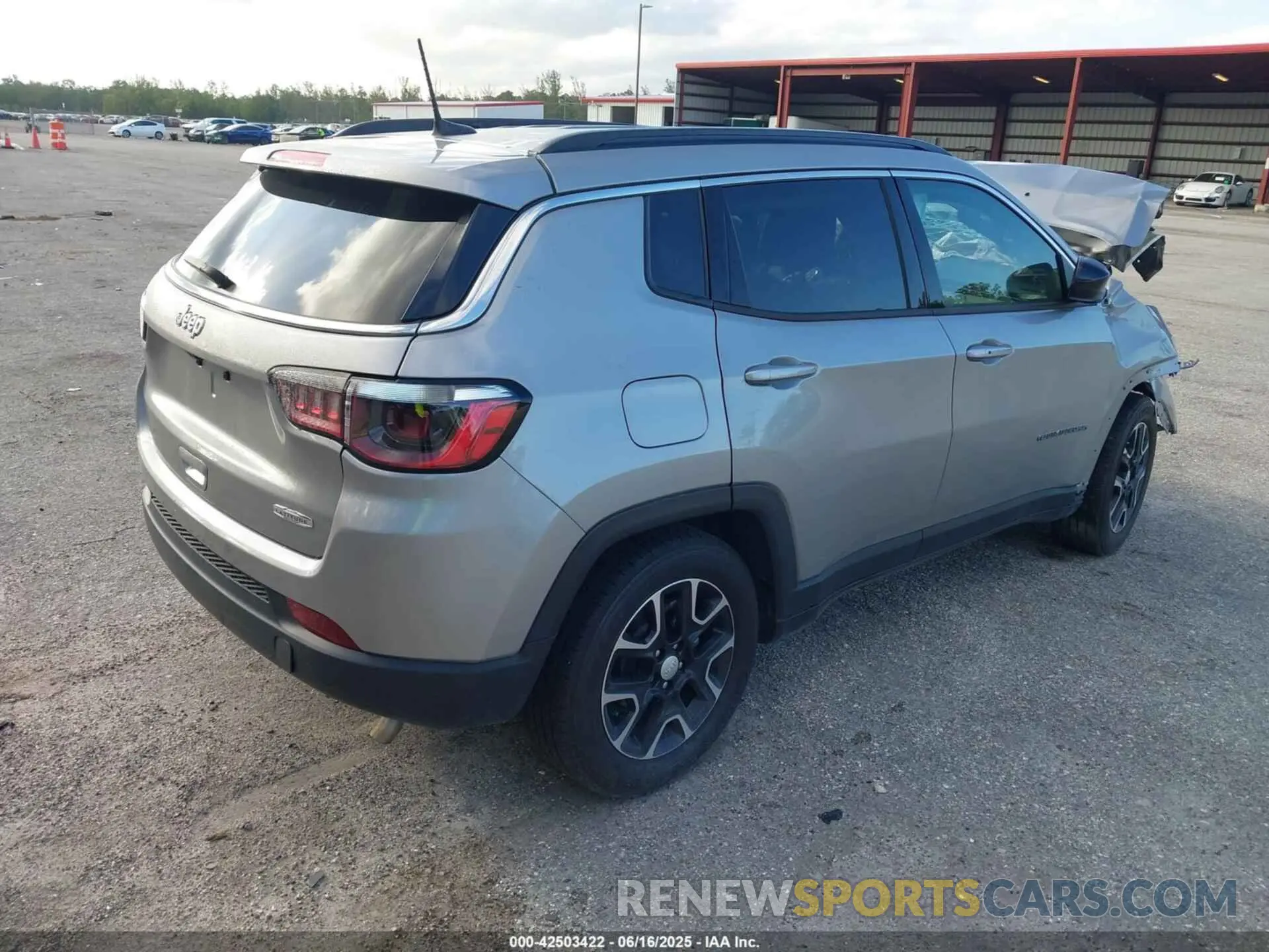 4 Photograph of a damaged car 3C4NJCBB8NT138706 JEEP COMPASS 2022