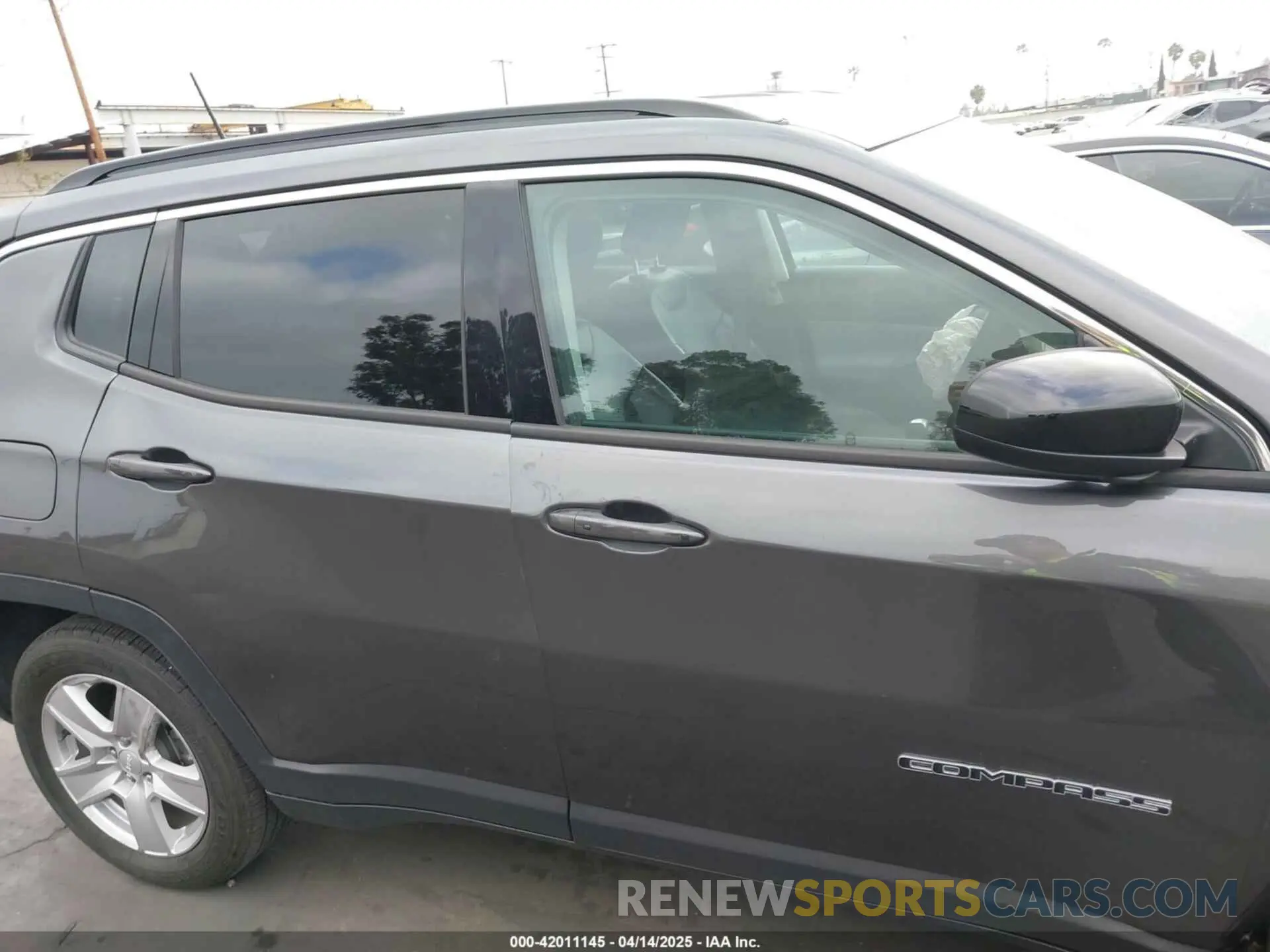 14 Photograph of a damaged car 3C4NJCBB8NT188411 JEEP COMPASS 2022